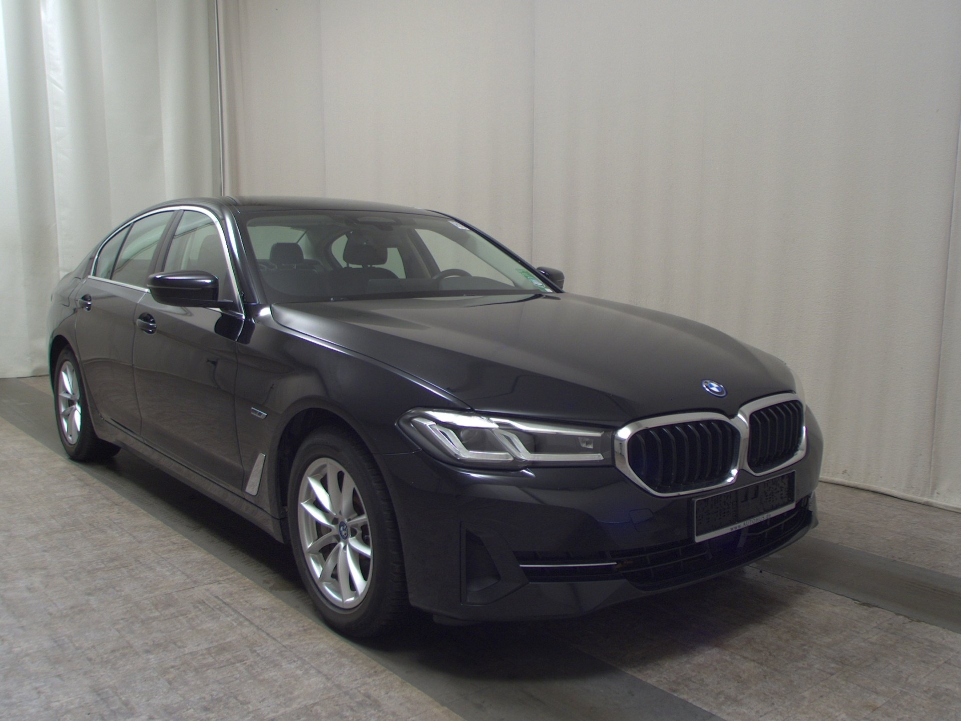 BMW 530e Leder Navi LED+ LC Prof. AHK ACC Kamera 3