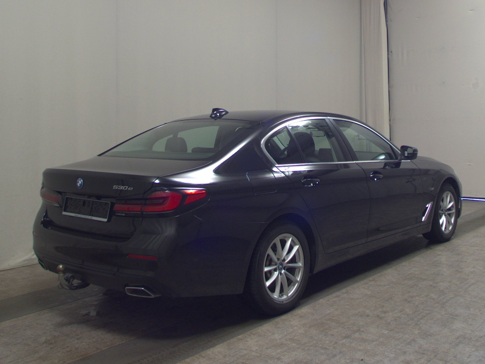 BMW 530e Leder Navi LED+ LC Prof. AHK ACC Kamera 4