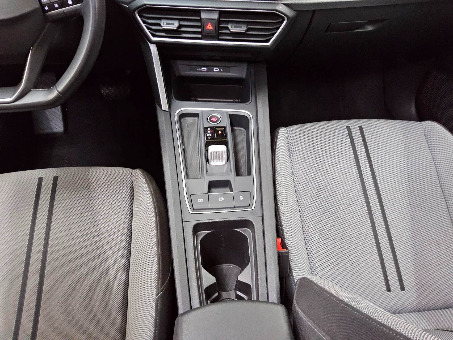 Seat Leon Sportstourer 2.0 TDI Style Navi LED vc Pano 6