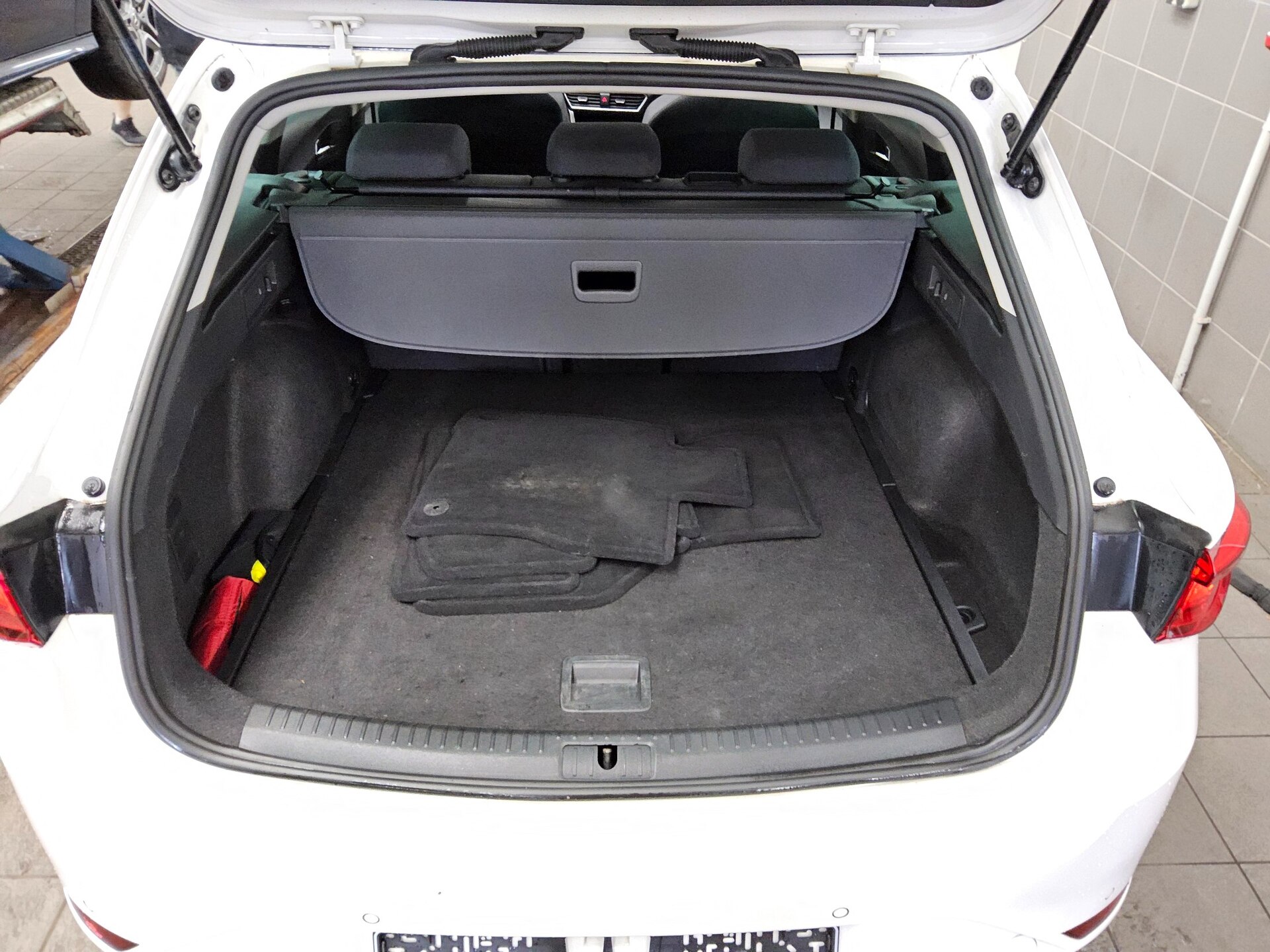 Seat Leon Sportstourer 2.0 TDI Style Navi LED vc Pano 13