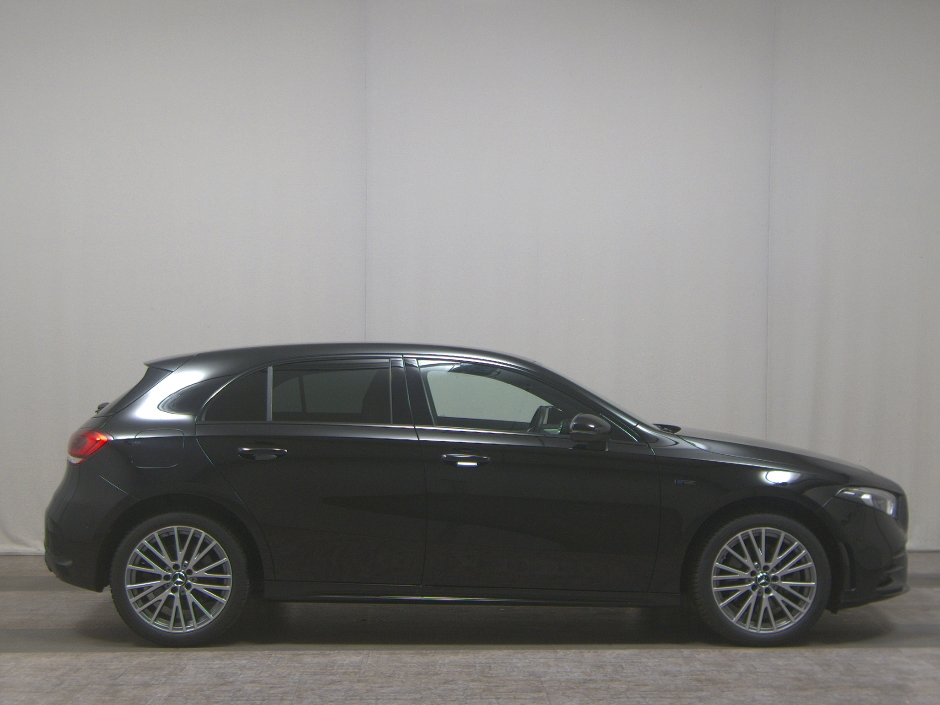 Mercedes-Benz A 250 e AMG-Line Night Navi MB-LED RFK Shz