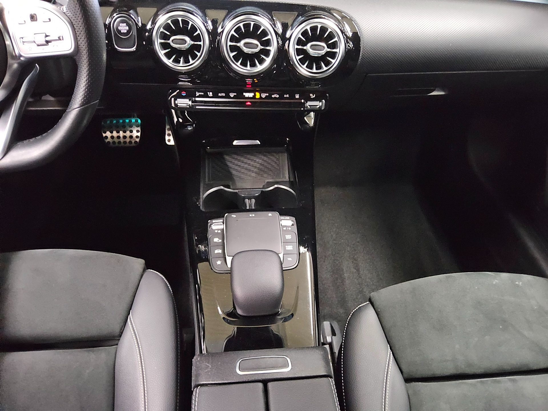 Mercedes-Benz A 250 e AMG-Line Night Navi MB-LED RFK Shz 6