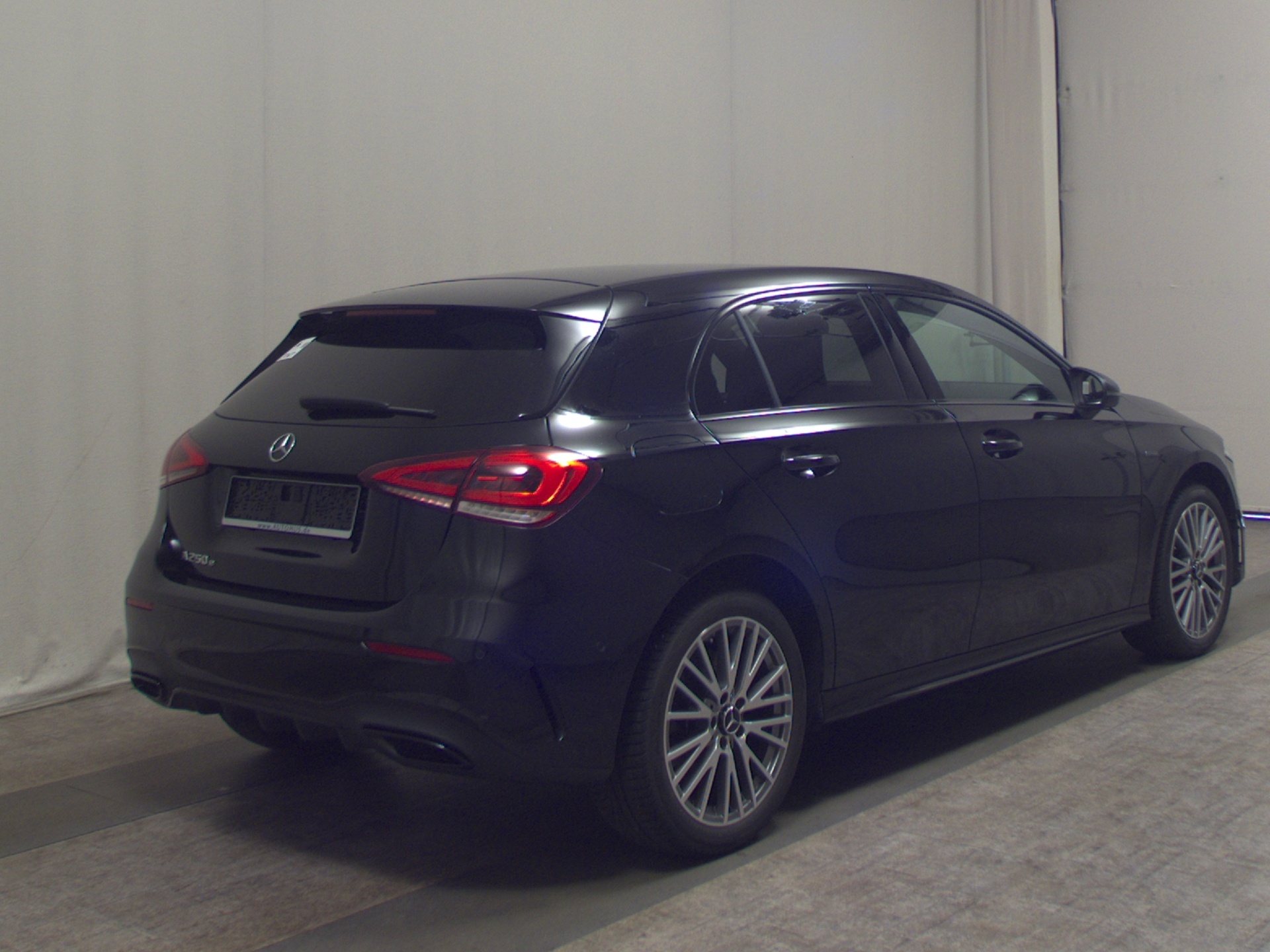 Mercedes-Benz A 250 e AMG-Line Night Navi MB-LED RFK Shz 4