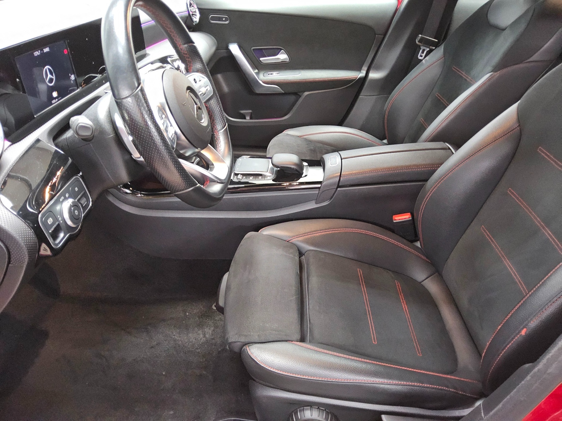 Mercedes-Benz A 250 e AMG-Line Night Navi LED Ambiente 9