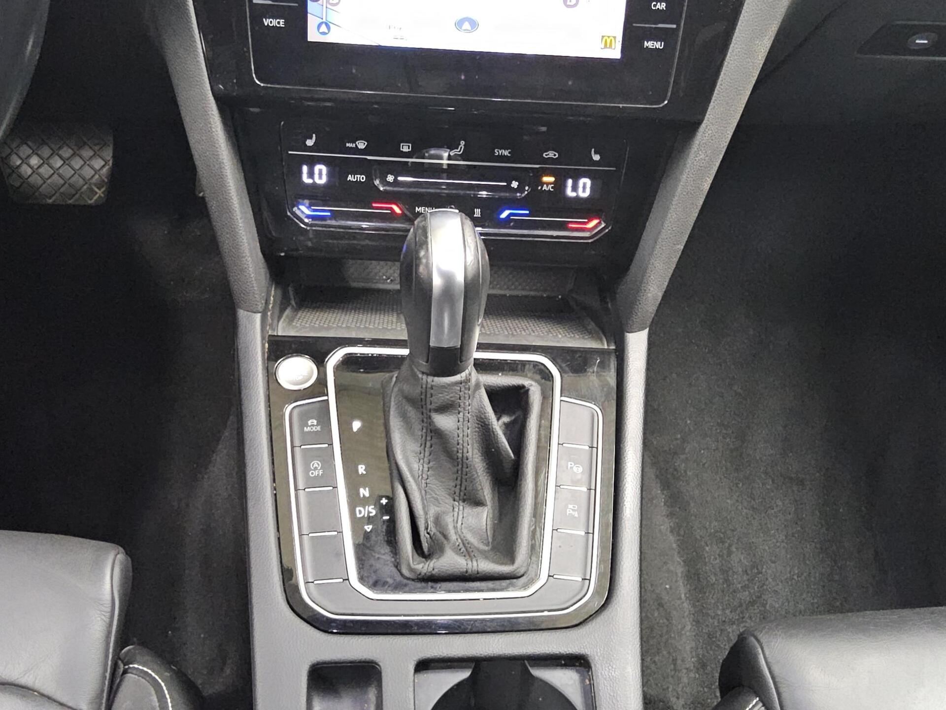 Volkswagen Passat Var. 2.0 TDI R-Line Leder Navi Matrix 6