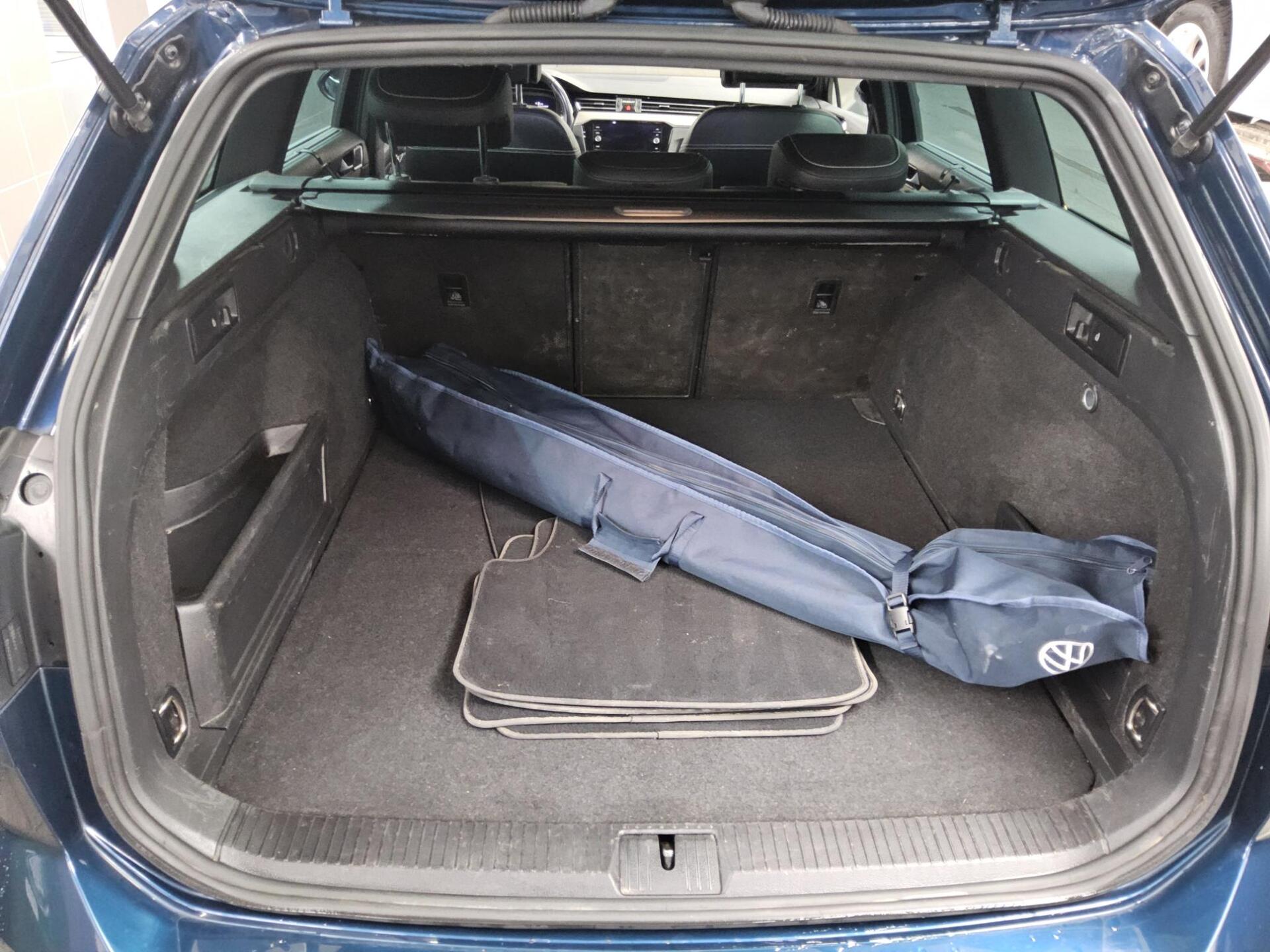 Volkswagen Passat Var. 2.0 TDI R-Line Leder Navi Matrix 12