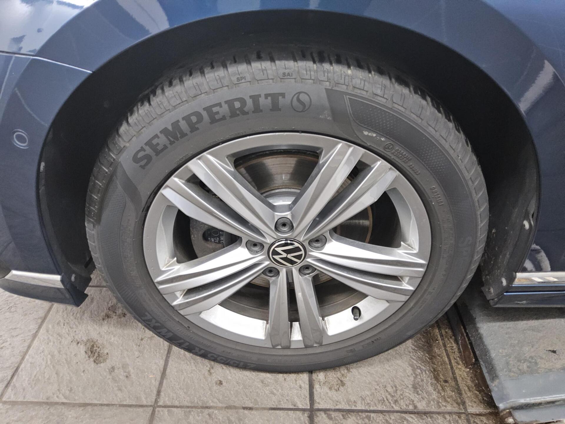 Volkswagen Passat Var. 2.0 TDI R-Line Leder Navi Matrix 11