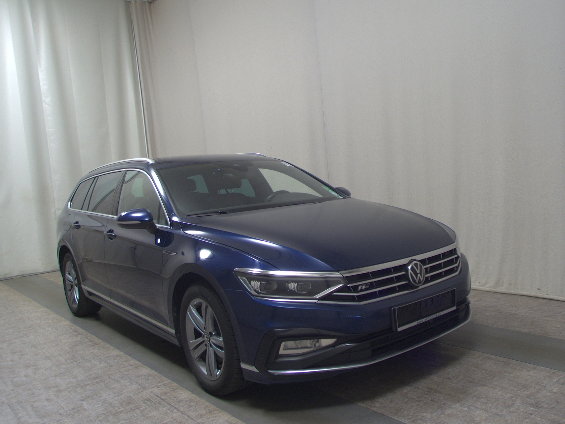 Volkswagen Passat Var. 2.0 TDI R-Line Leder Navi Matrix 3