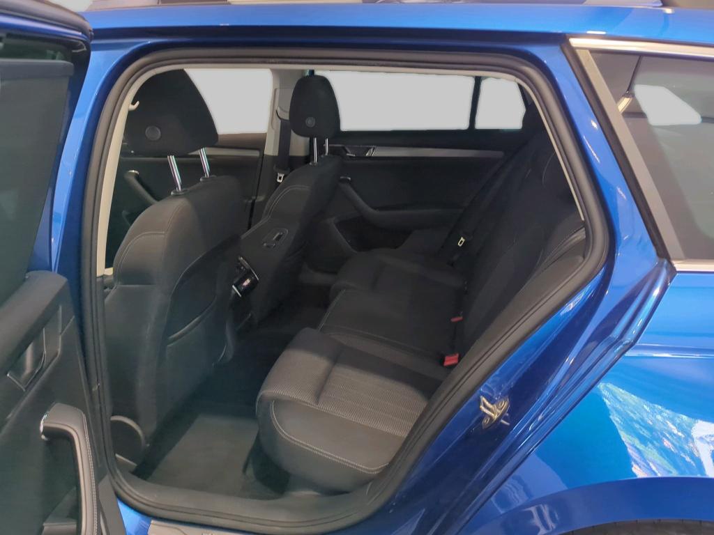Skoda Superb Kombi 1.4 TSI iV Style NAVI LED PANO SHZ 7