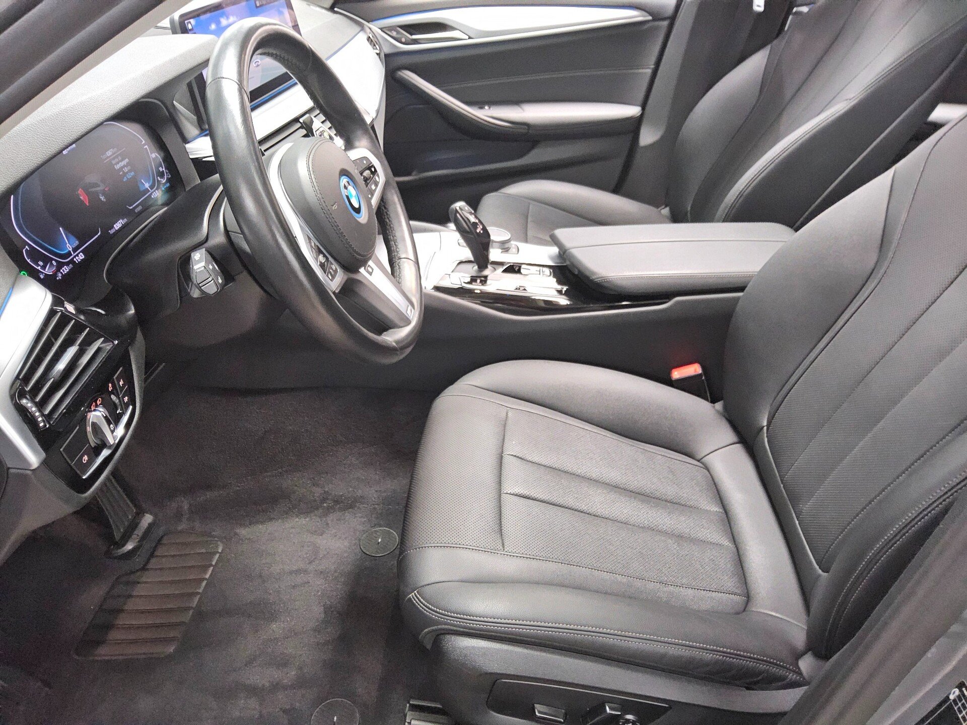 BMW 530e Touring e T-Leder Navi LED LC prof. Shadow Pano 9