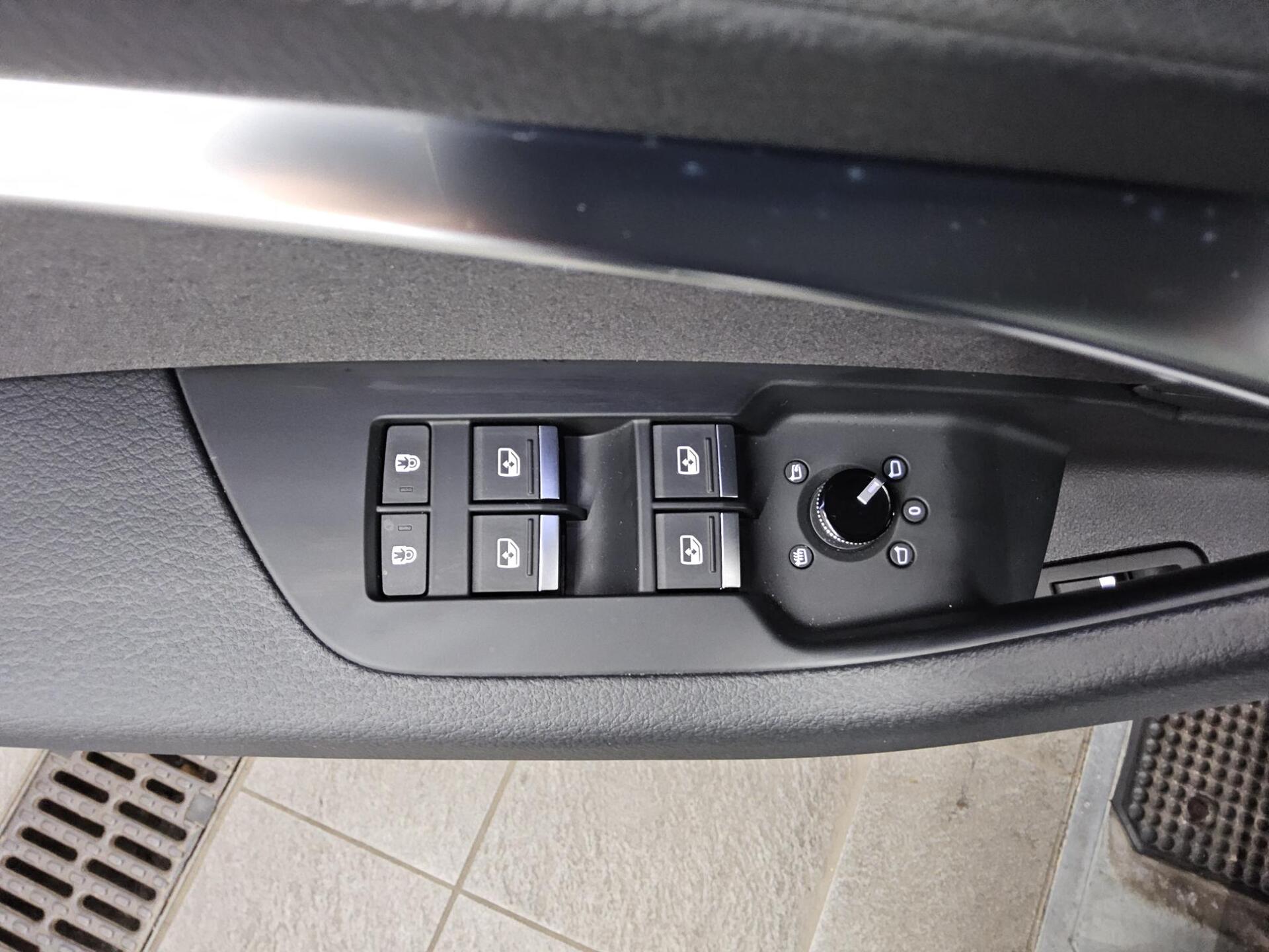 Audi A6 Avant 45 TDI Qu. sport Navi LED vc Pano Sound 10