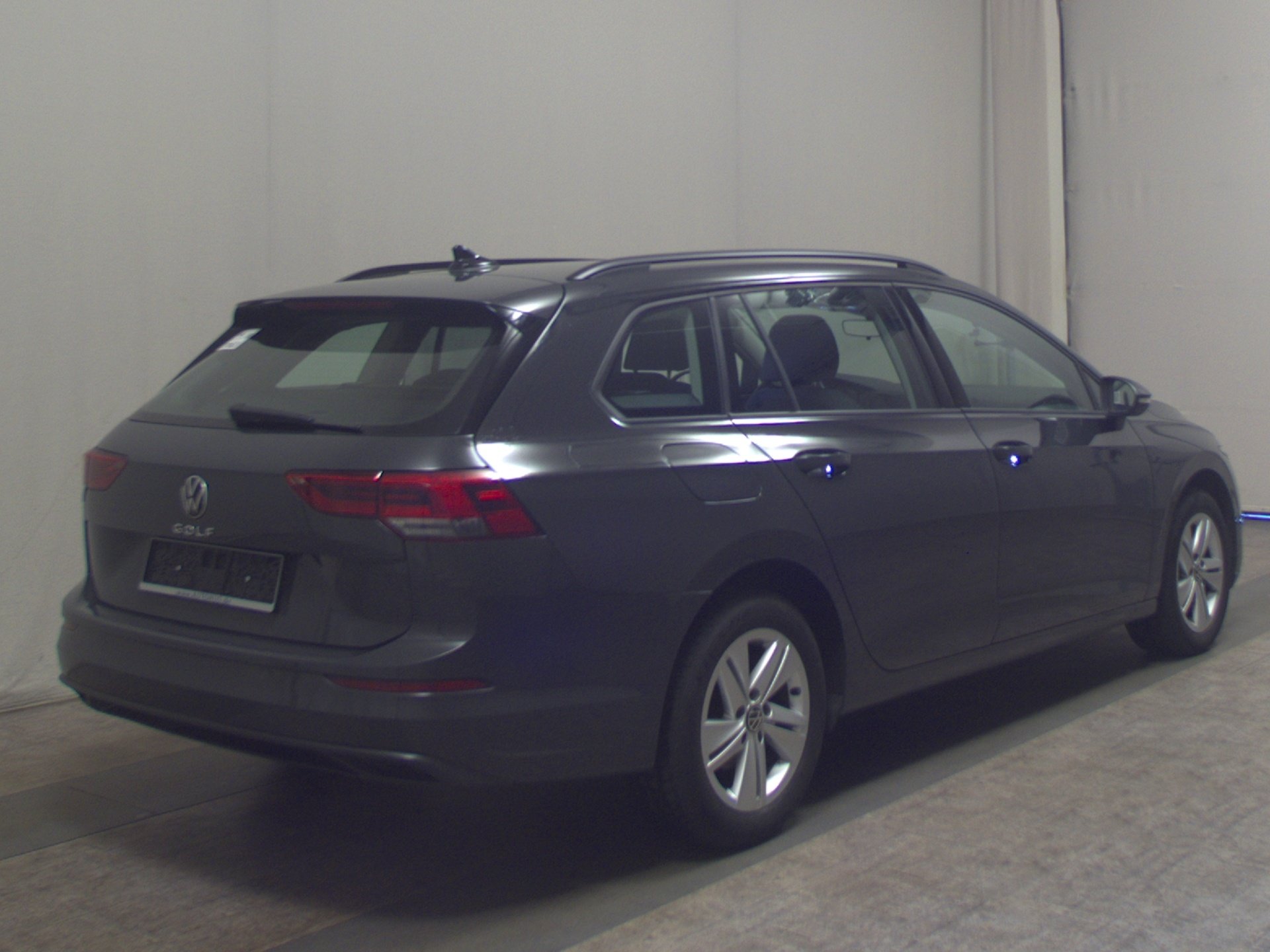 Volkswagen Golf-8 Var. 2.0 TDI Life LED AID ACC PDC 4