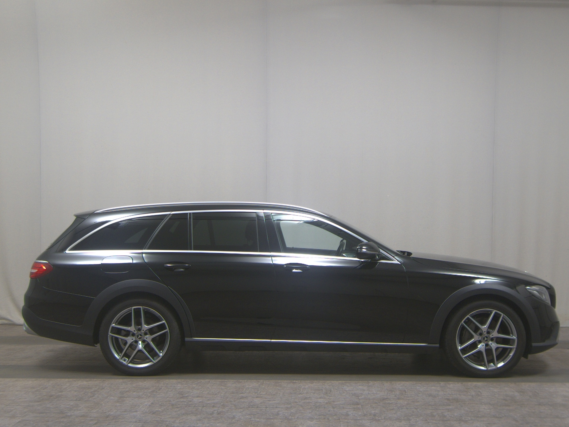 Mercedes-Benz E 220 T d 4M All-Terrain Navi MB-LED AHK Air Sthzg Dist+