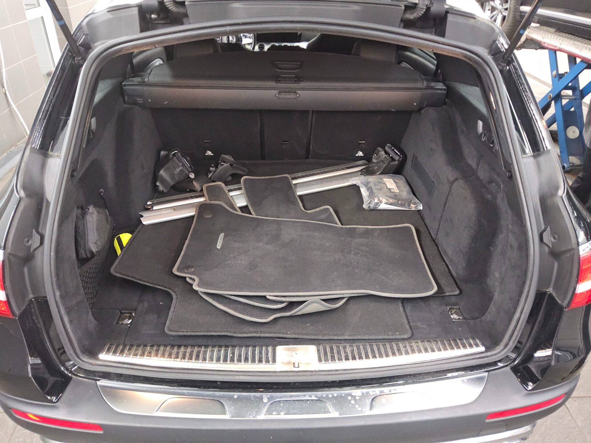 Mercedes-Benz E 220 T d 4M All-Terrain Navi MB-LED AHK Air Sthzg Dist+ 11