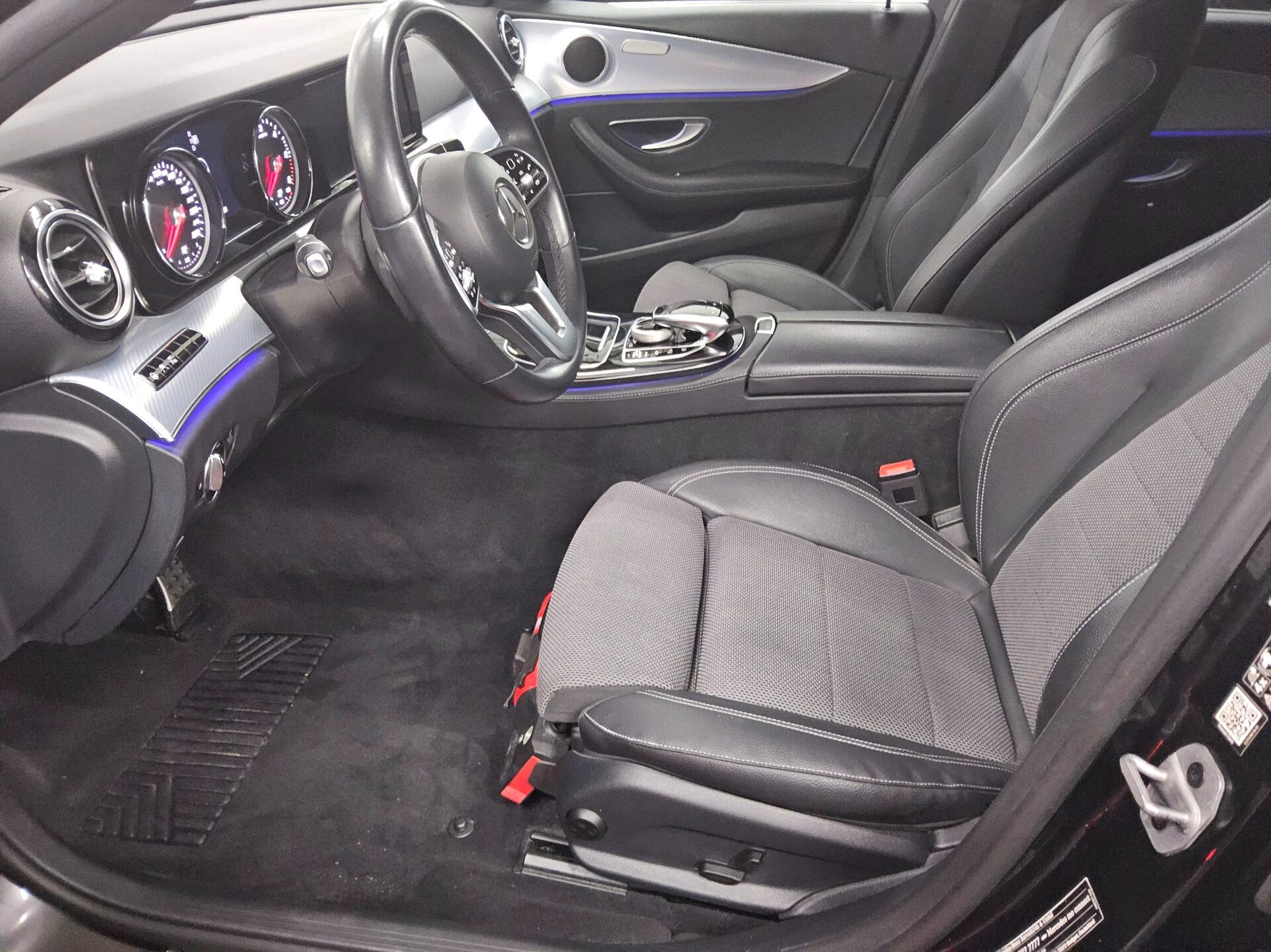 Mercedes-Benz E 220 T d 4M All-Terrain Navi MB-LED AHK Air Sthzg Dist+ 8