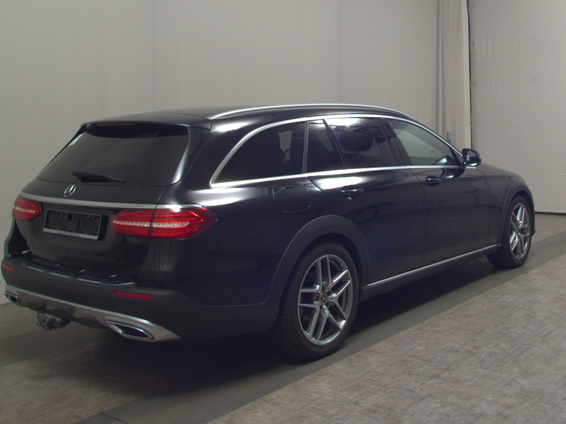 Mercedes-Benz E 220 T d 4M All-Terrain Navi MB-LED AHK Air Sthzg Dist+ 4