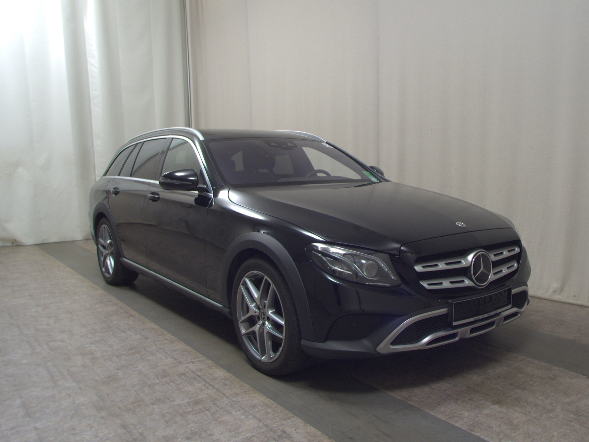 Mercedes-Benz E 220 T d 4M All-Terrain Navi MB-LED AHK Air Sthzg Dist+ 3
