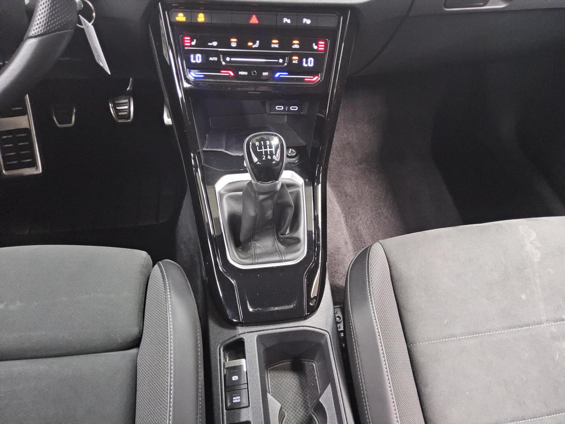 Volkswagen T-Roc 1.0 TSI R-Line Navi DC LED ACC Massage RFK 6