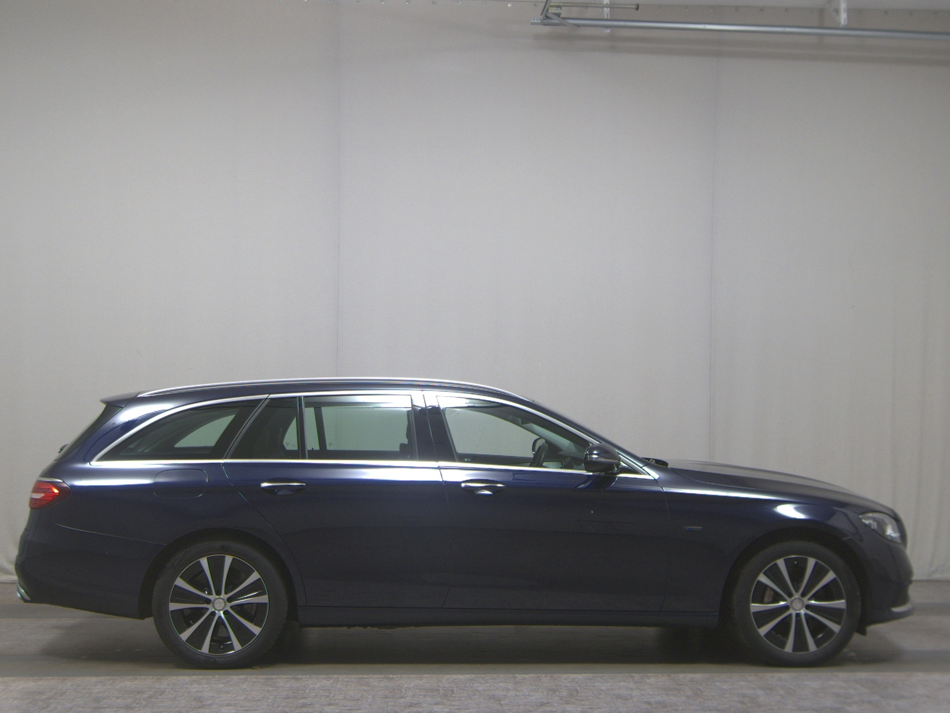 Mercedes-Benz E 300 T de 4M Avantgarde Widescreen HuD MB-LED