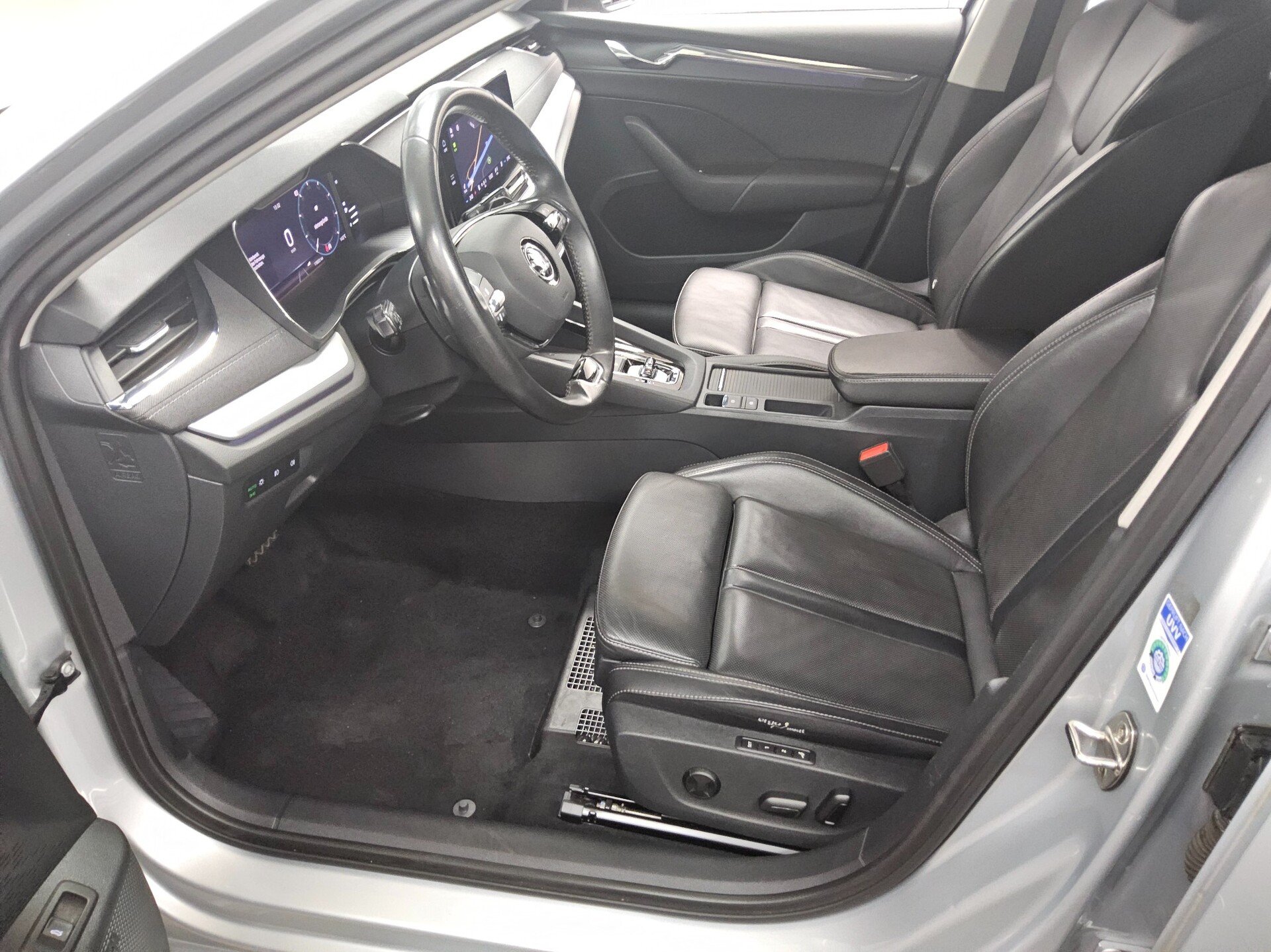 Skoda Octavia Kombi 2.0 TDI Style Leder Navi LED vc Canton RFK 9