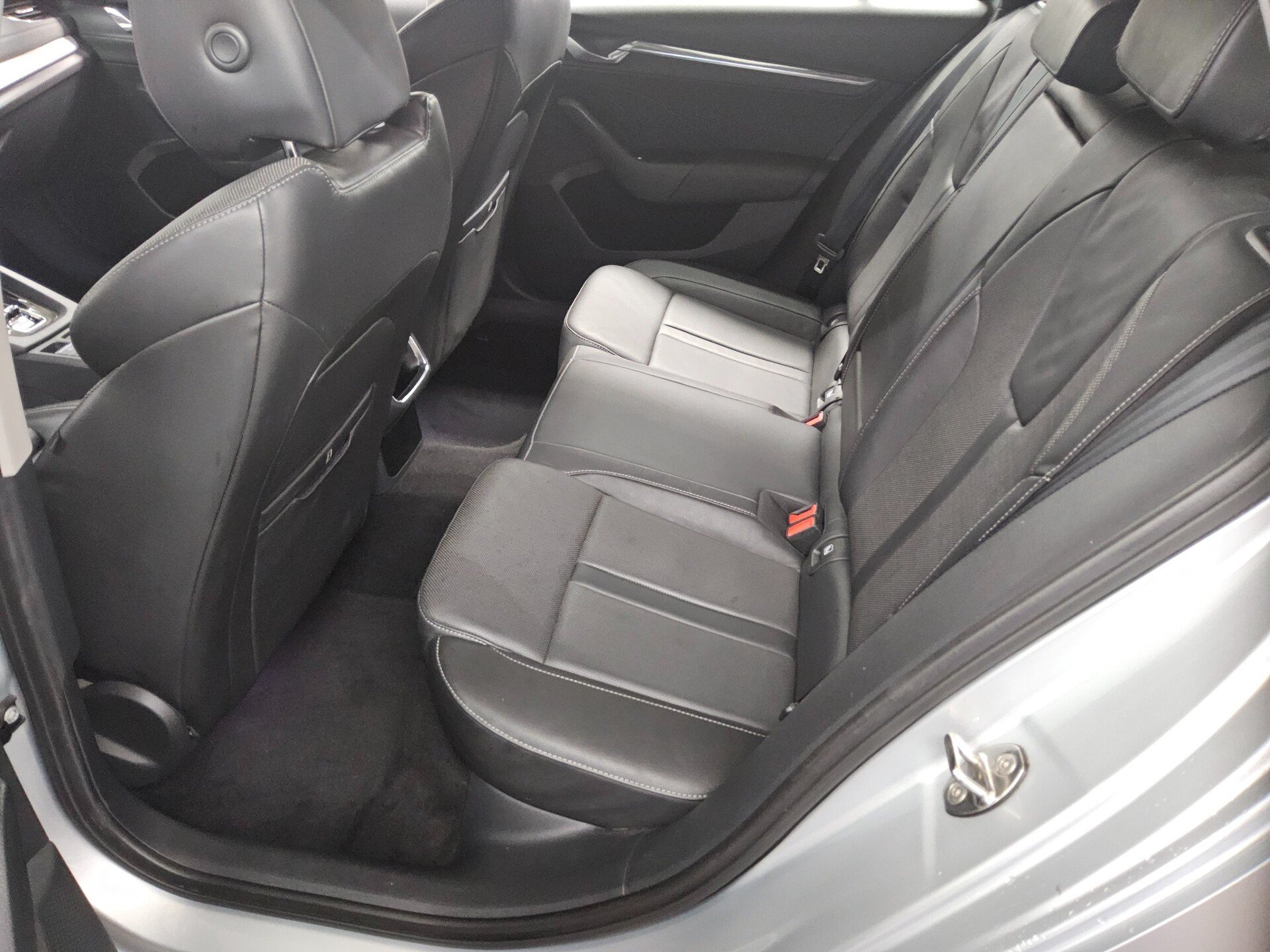 Skoda Octavia Kombi 2.0 TDI Style Leder Navi LED vc Canton RFK 13