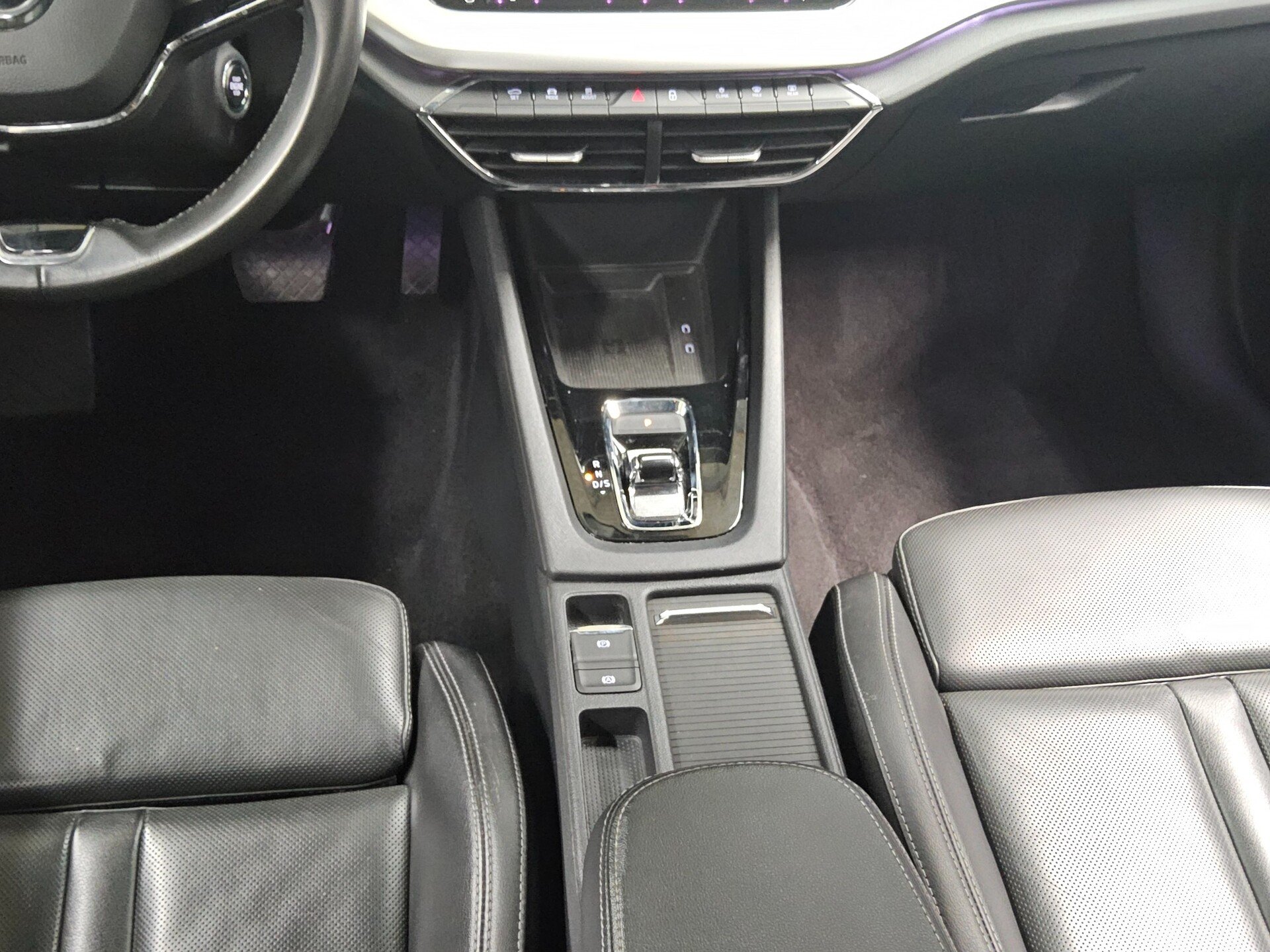 Skoda Octavia Kombi 2.0 TDI Style Leder Navi LED vc Canton RFK 6