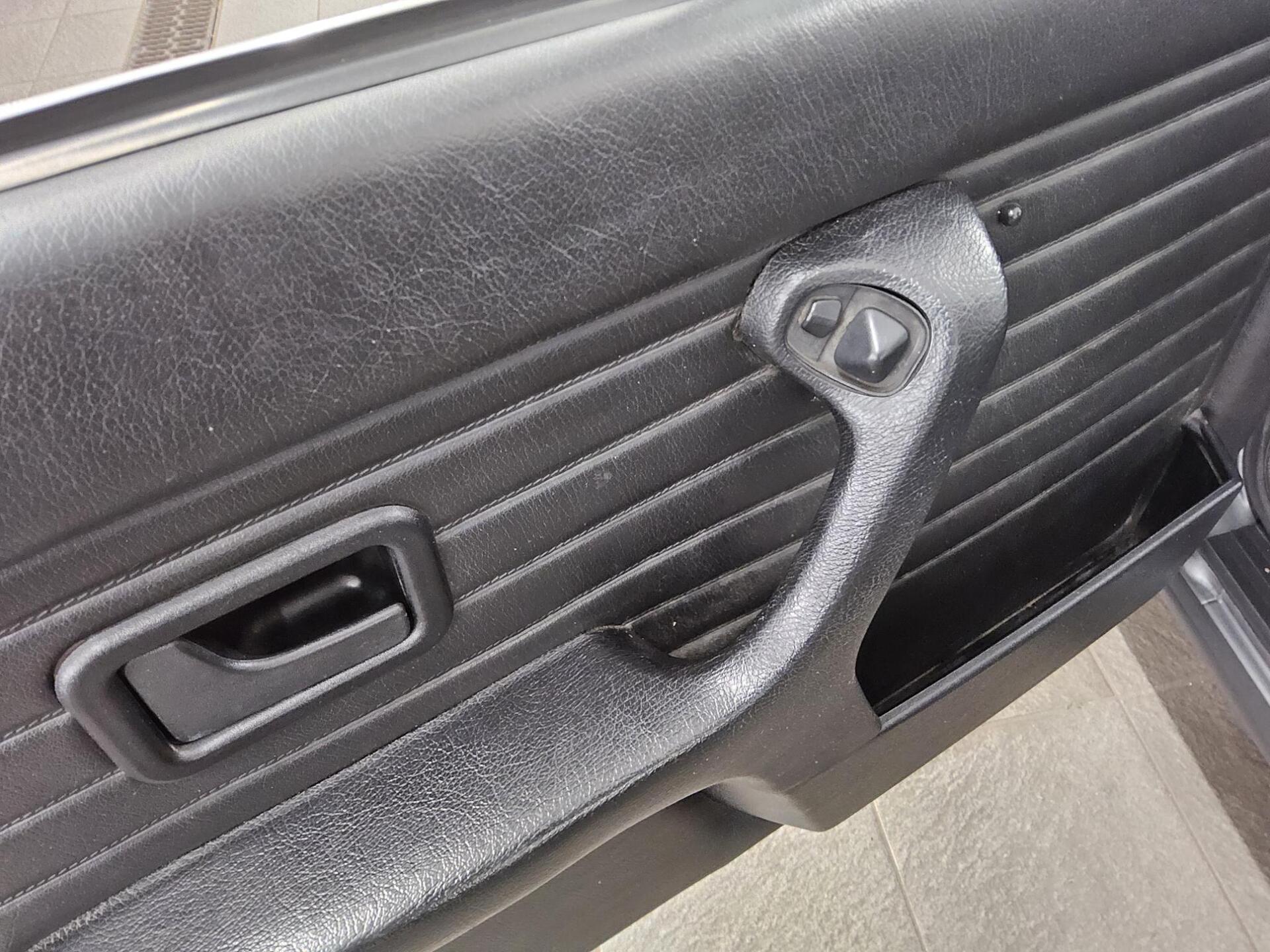 BMW 325i Cabrio Leder Sportsitz Hardtop Radio 10