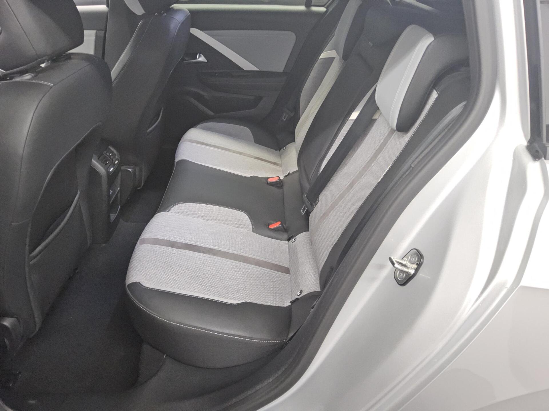 Opel Astra ST 1.5 D Elegance Navi LED DC RfK 180° 13