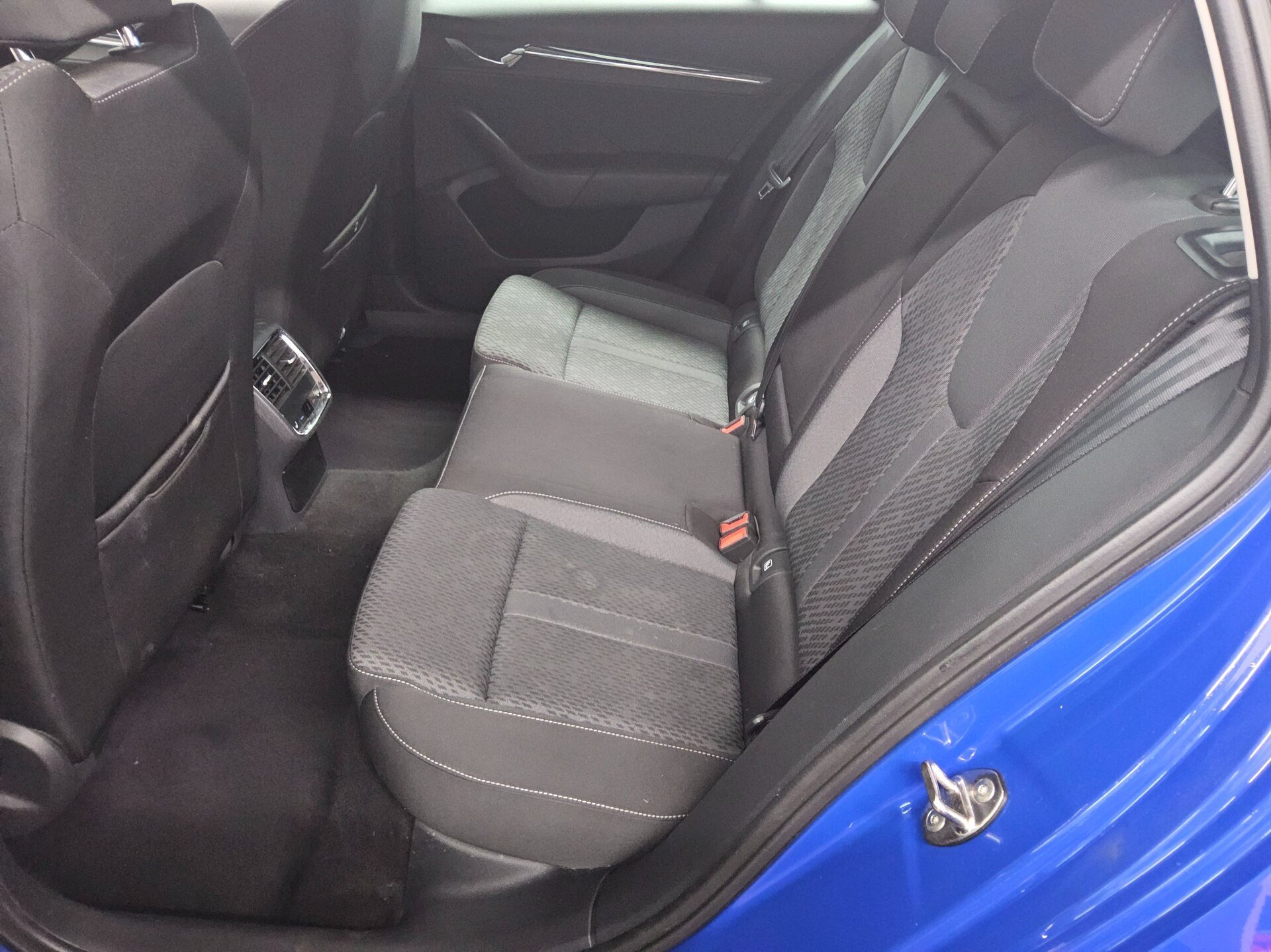 Skoda Octavia Kombi 2.0 TDI Style Navi LED vc HuD Shz 13