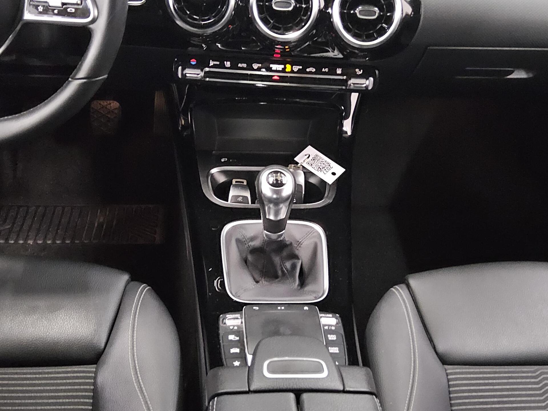 Mercedes-Benz CLA 200 Progressive T-Leder Navi LED SHZ 6