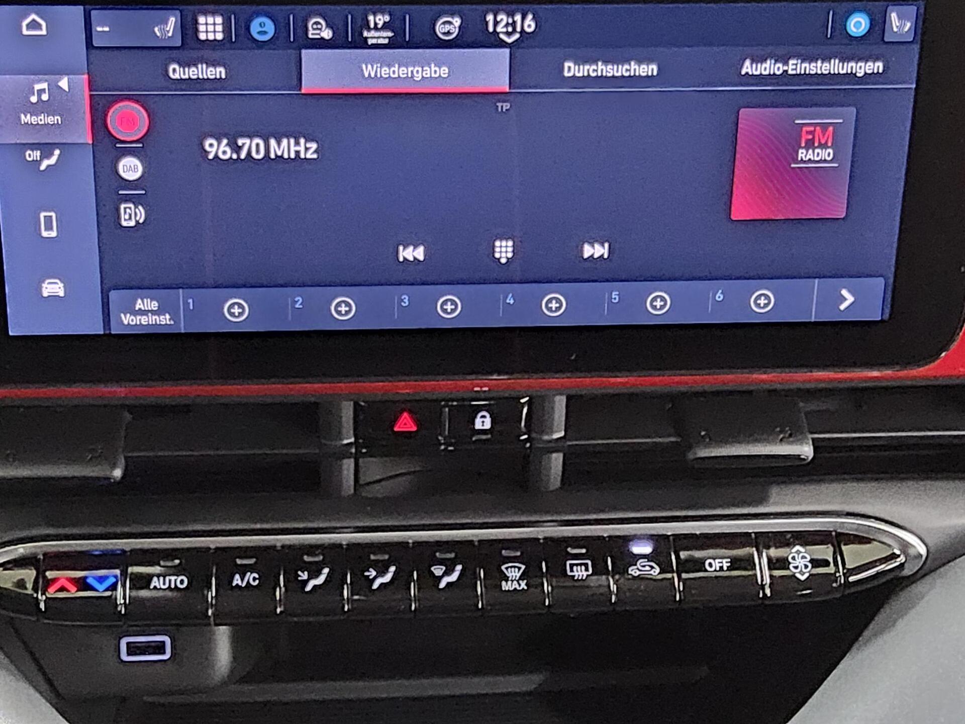 Fiat 500e CarPlay RFK SHZ DAB 4-Sitzer 8