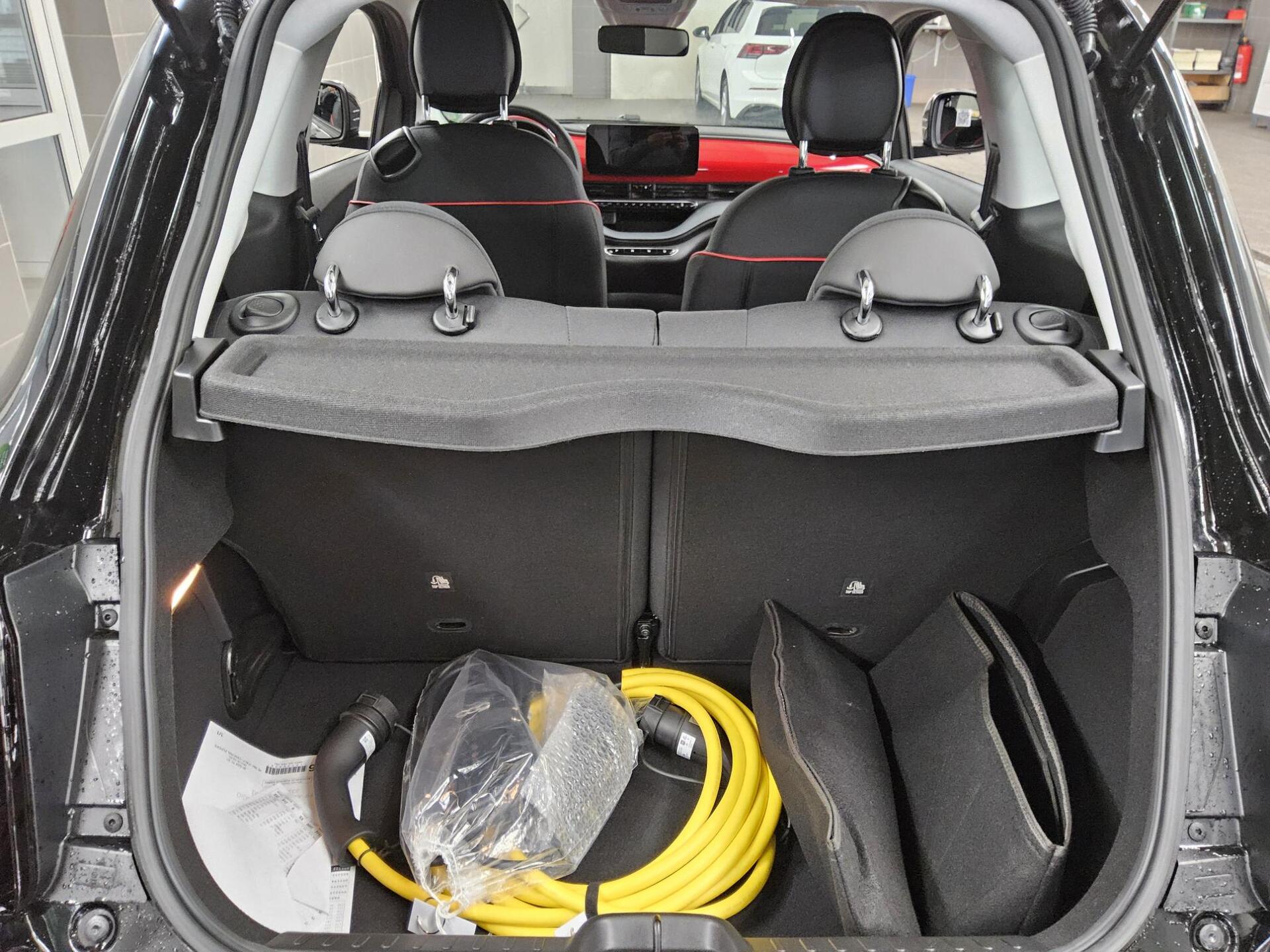 Fiat 500e CarPlay RFK SHZ DAB 4-Sitzer 12