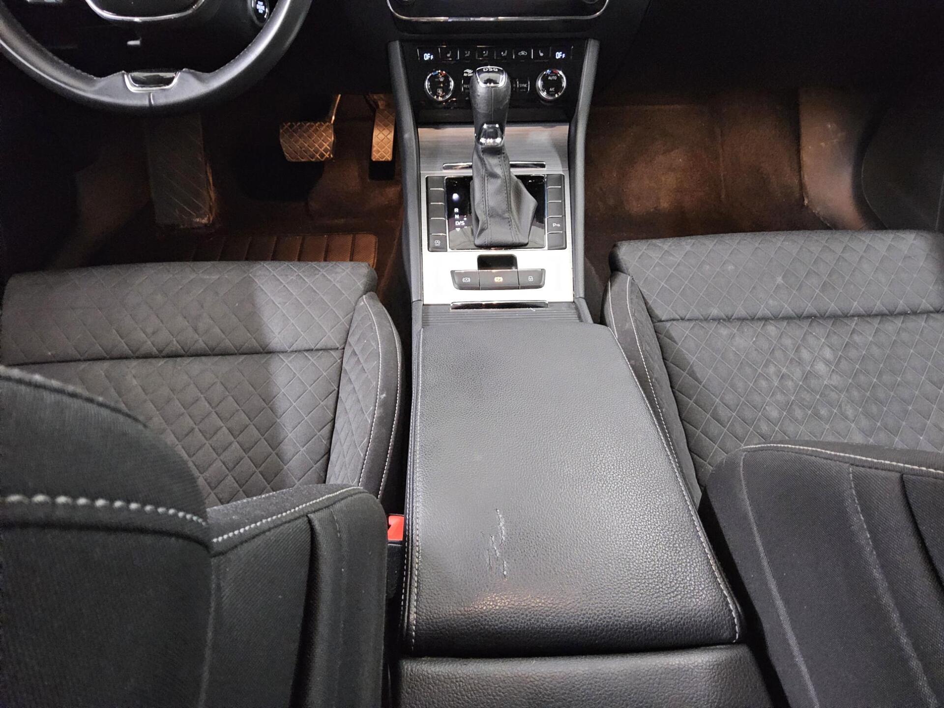 Skoda Superb Kombi 2.0 TDI Ambition Navi LED Virtual 6
