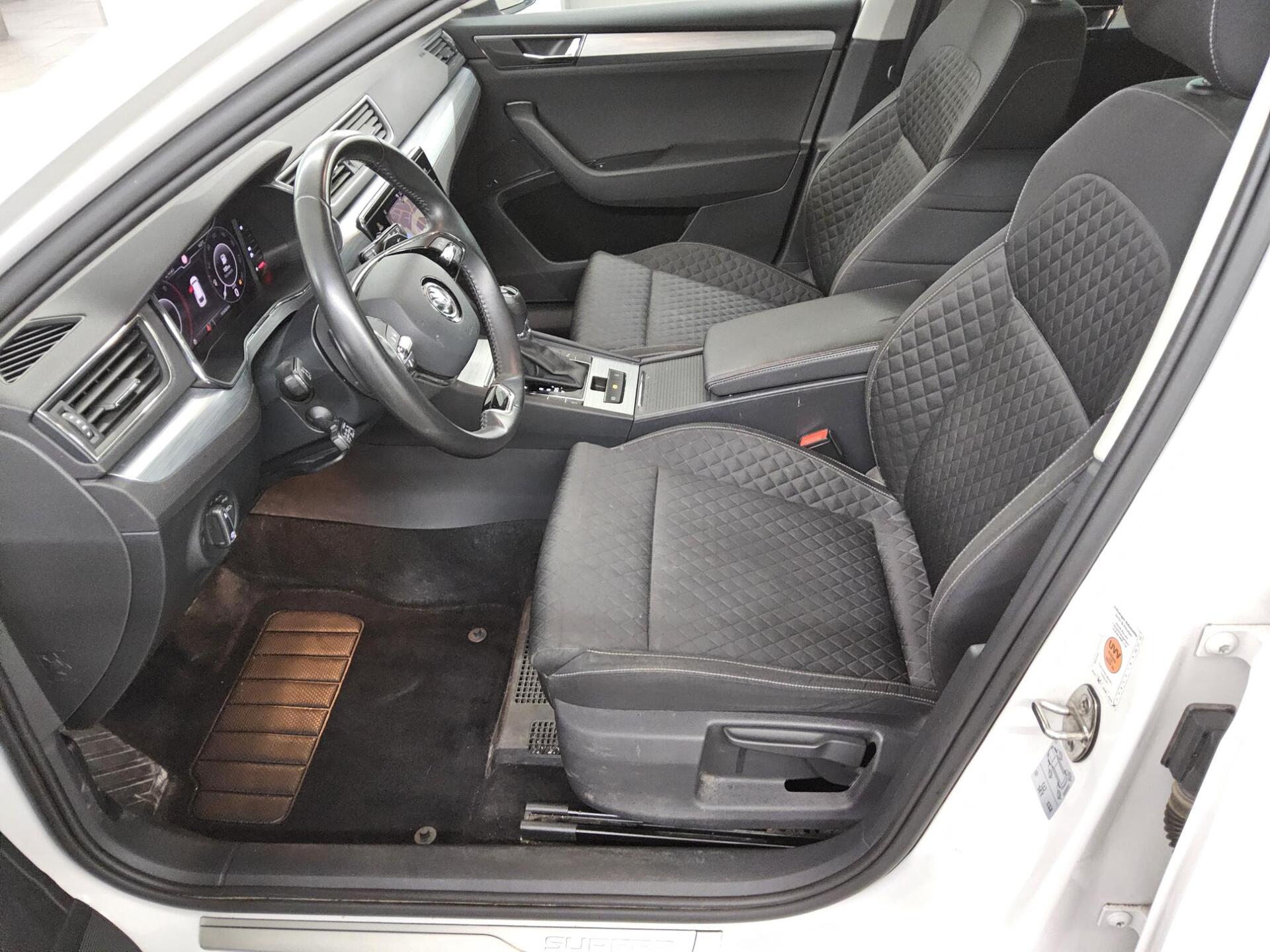 Skoda Superb Kombi 2.0 TDI Ambition Navi LED Virtual 9
