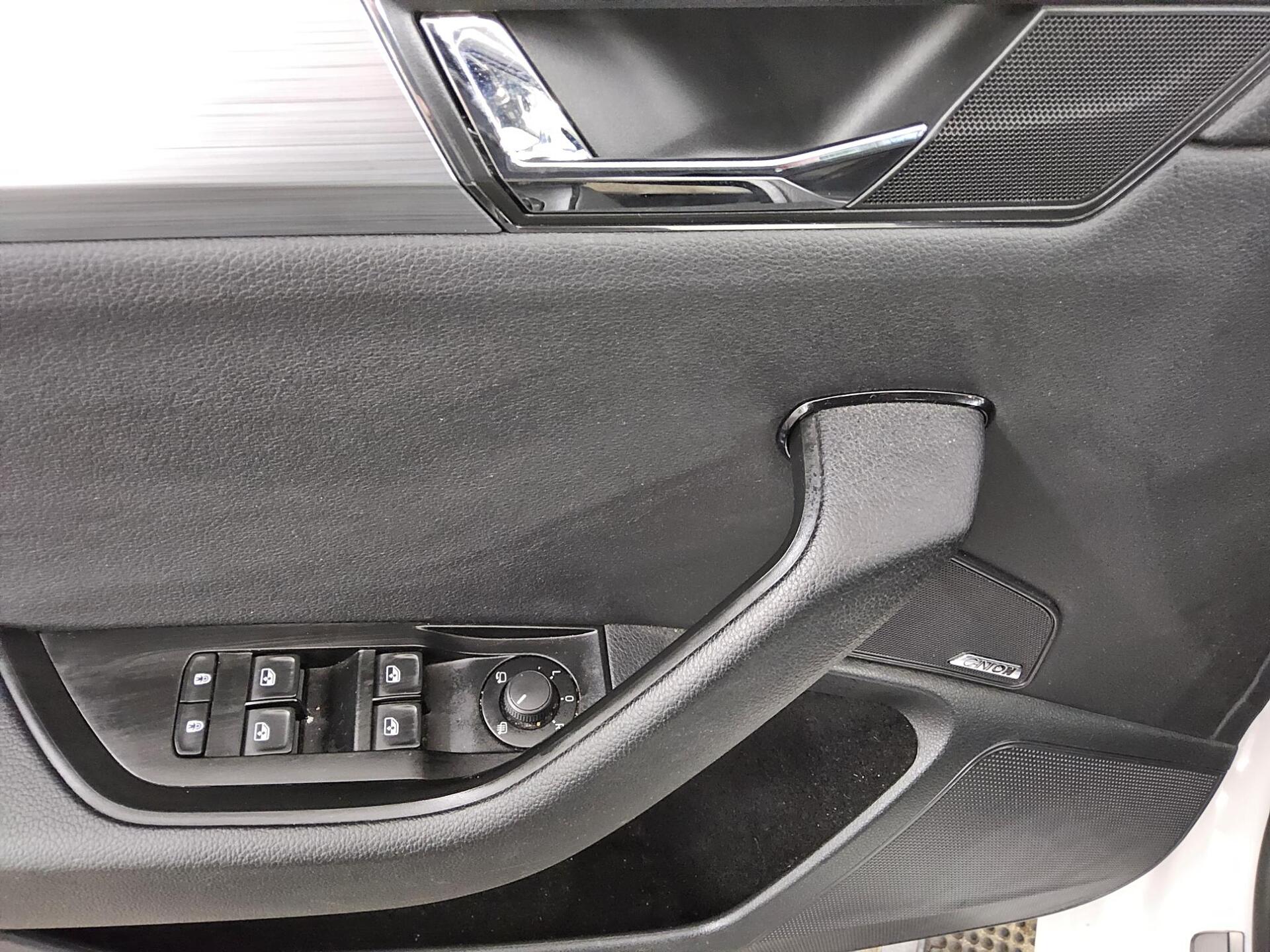 Skoda Superb Kombi 2.0 TDI Ambition Navi LED Virtual 10