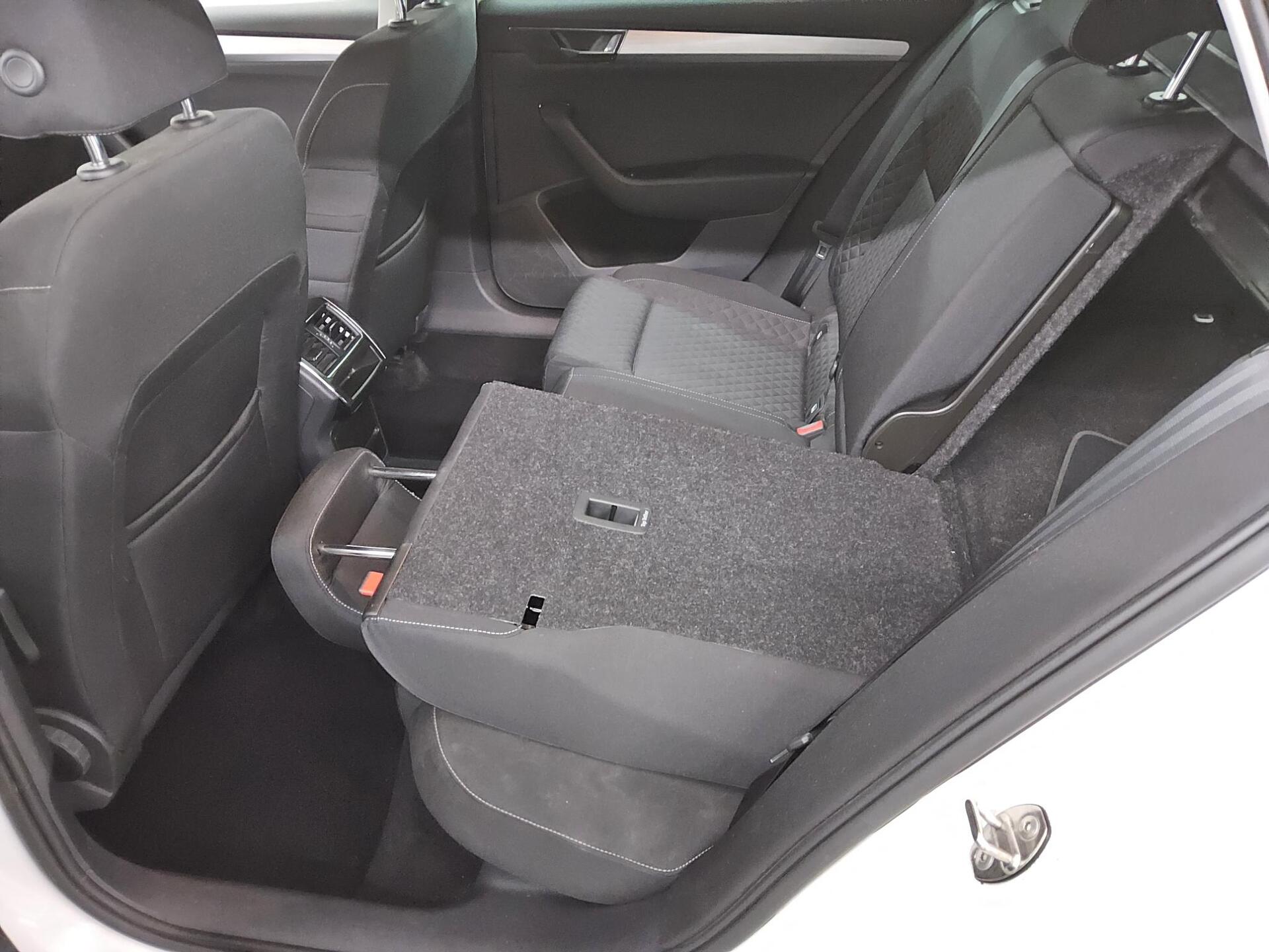 Skoda Superb Kombi 2.0 TDI Ambition Navi LED Virtual 13