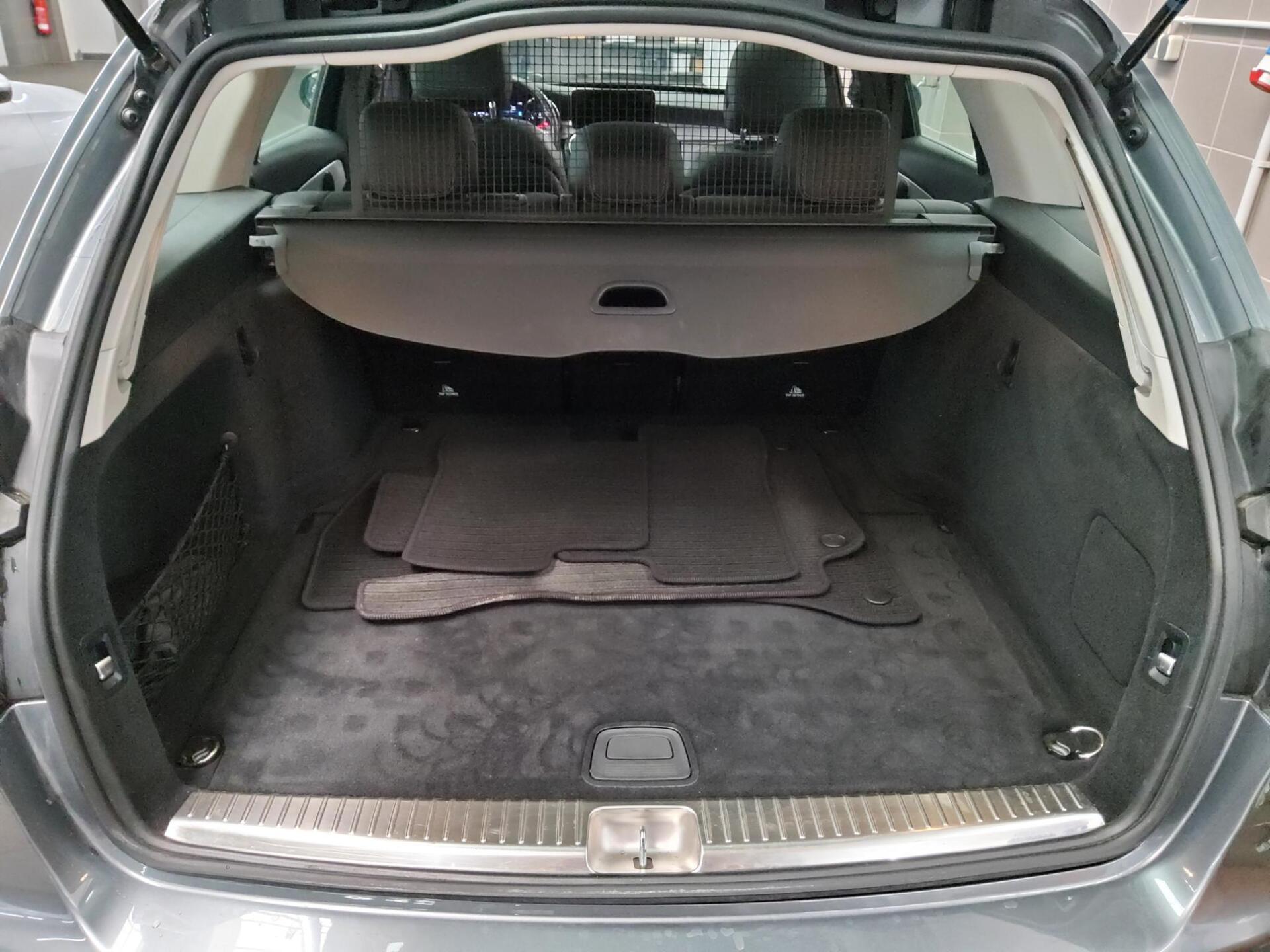 Mercedes-Benz C 200 T d Avantgarde Navi MB-LED Pano AHK RFK 11