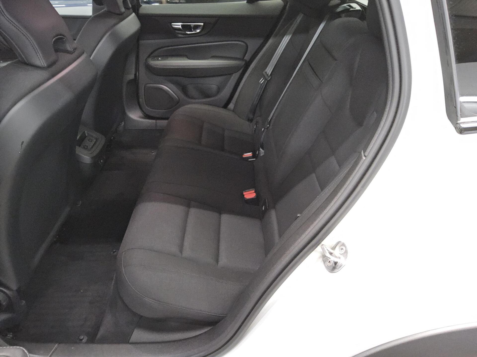 Volvo V60 Cross Country B4 D AWD Navi LED AHK RFK ACC 13