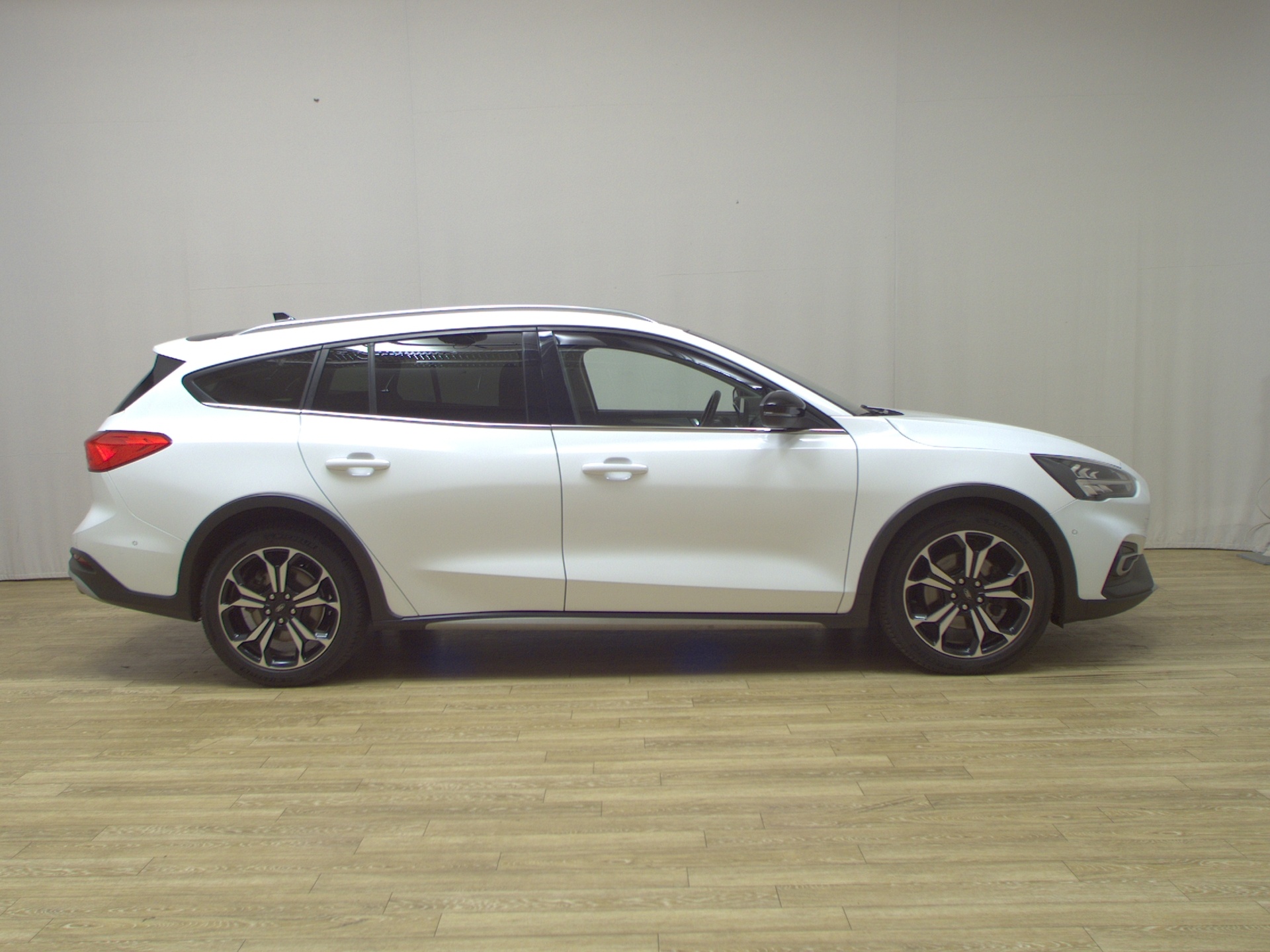 Ford Focus Turnier 1.5 EB Active Vignale Navi HuD AHK