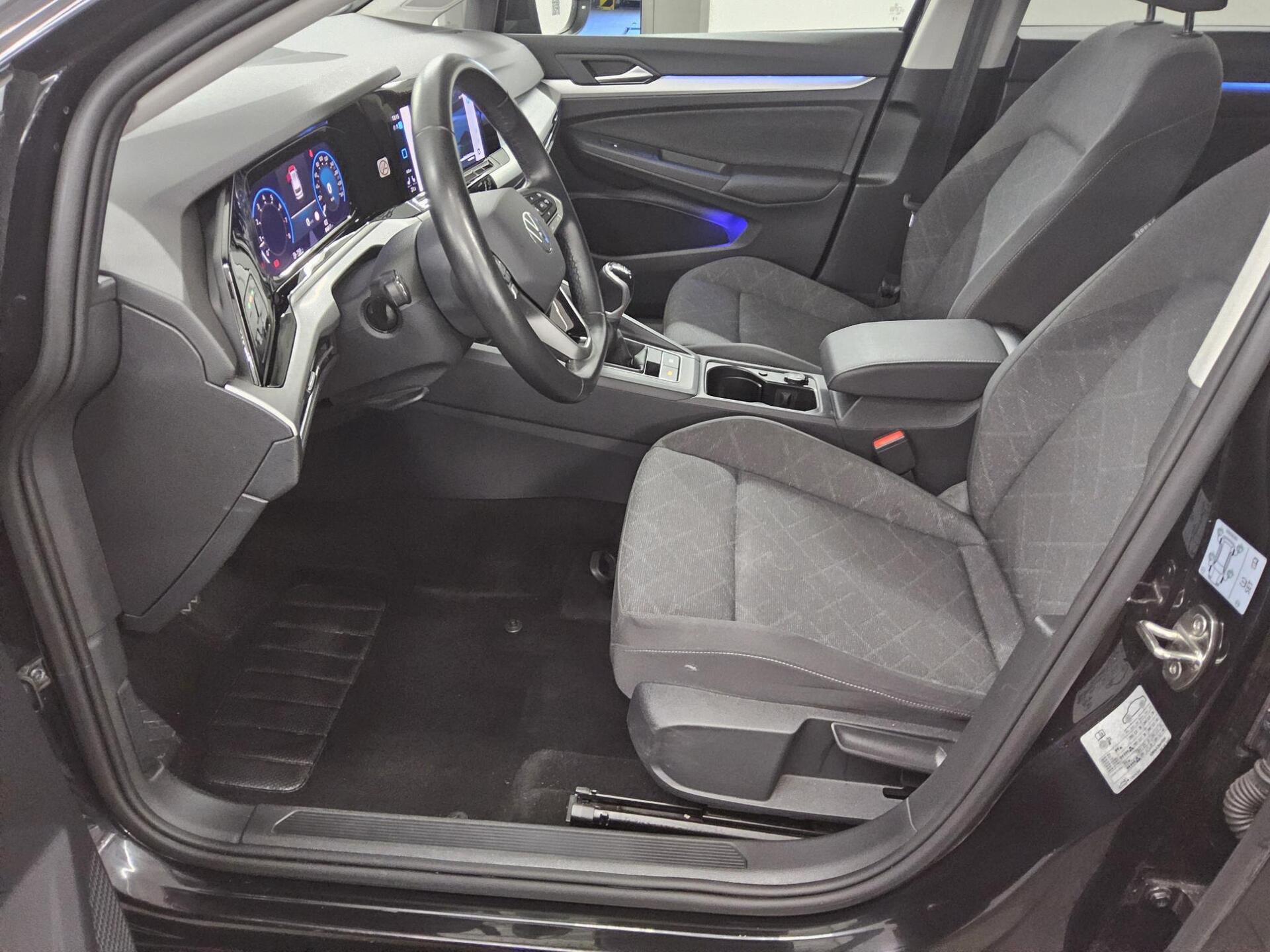 Volkswagen Golf-8 Var. 1.5 TSI Life Navi LED Shz DC 9