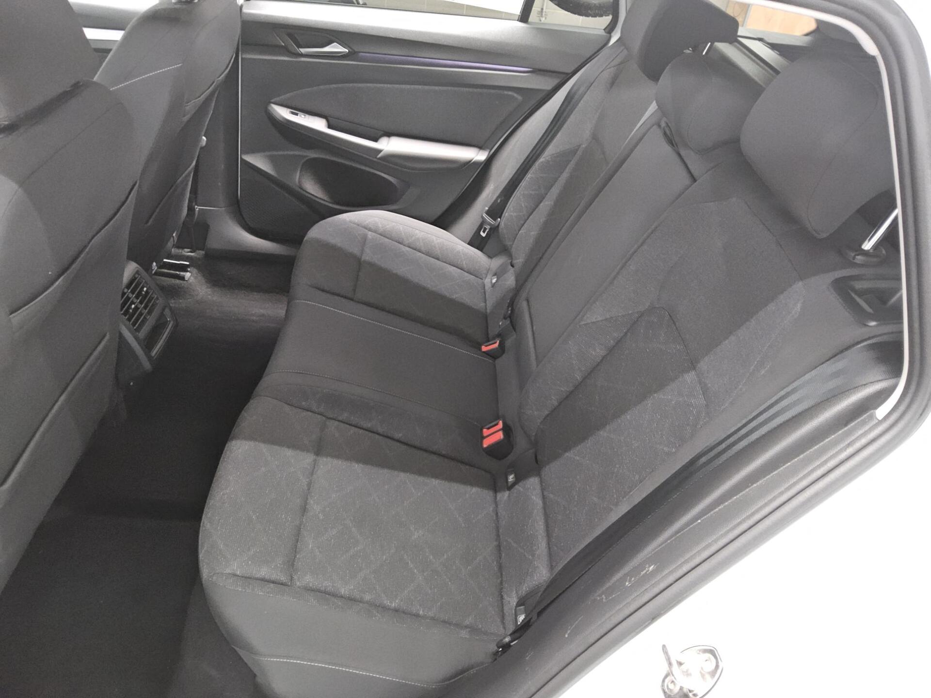 Volkswagen Golf-8 Var. 1.5 TSI Life Navi LED DC PDC Shz 13