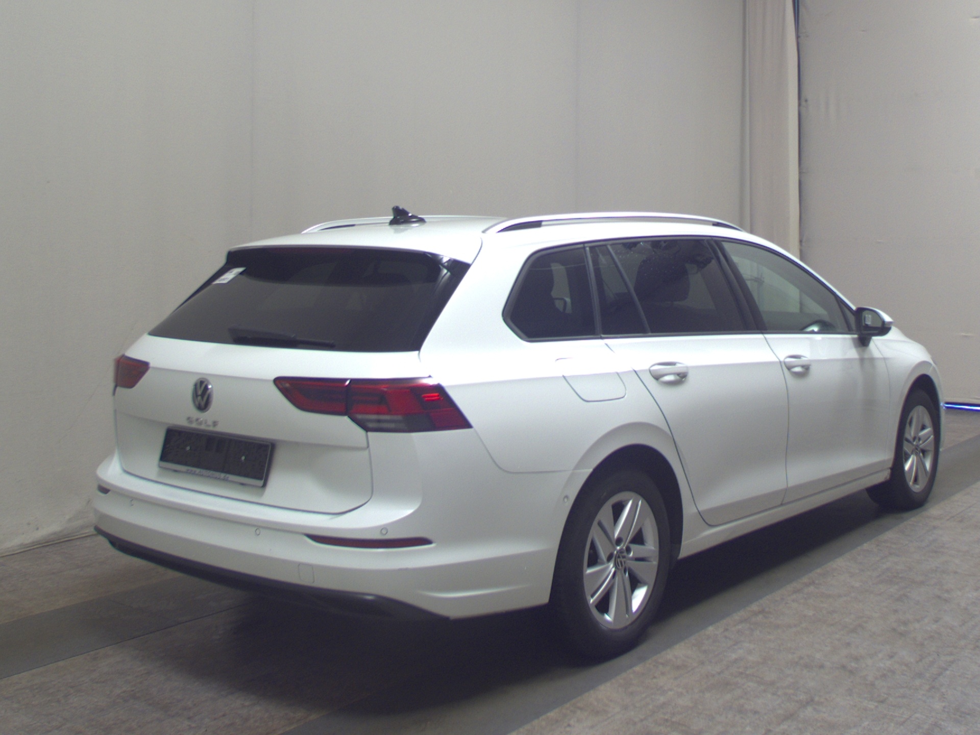 Volkswagen Golf-8 Var. 1.5 TSI Life Navi LED DC PDC Shz 4