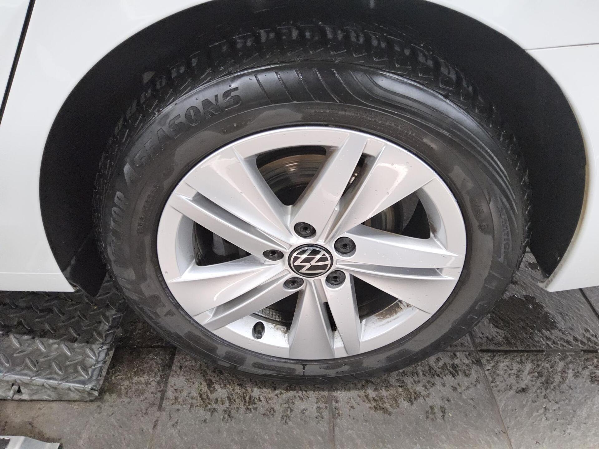 Volkswagen Golf-8 Var. 1.5 TSI Life Navi LED DC PDC Shz 11