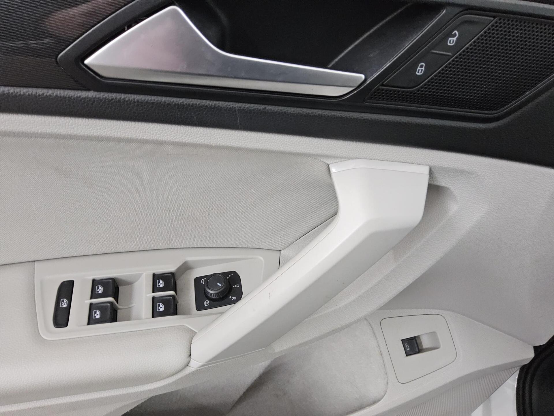 Volkswagen Tiguan 1.5 TSI Comf. Navi AID Pano HuD ACC AHK 10