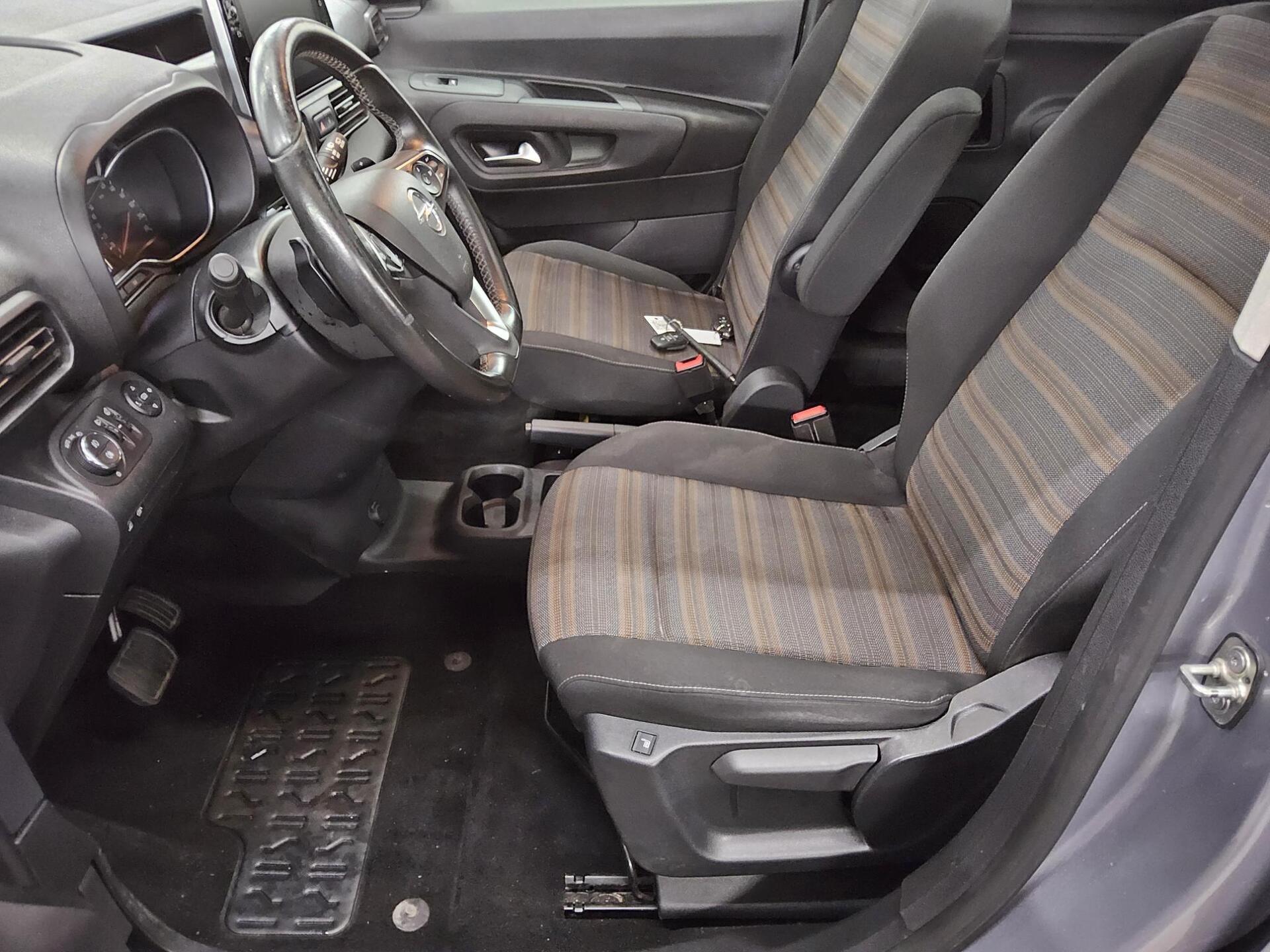 Opel Combo Life 1.5 D Innovation Navi Shz HuD Pano 8