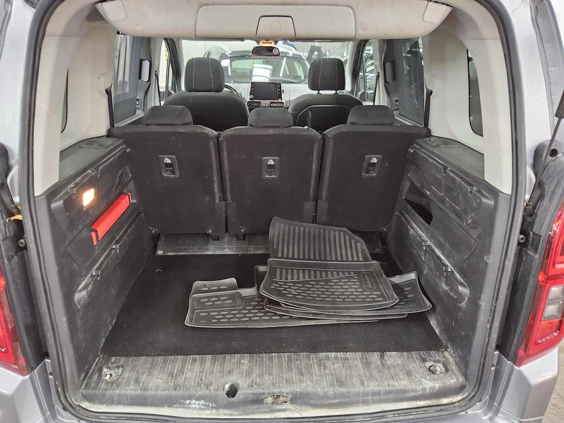 Opel Combo Life 1.5 D Innovation Navi Shz HuD Pano 11