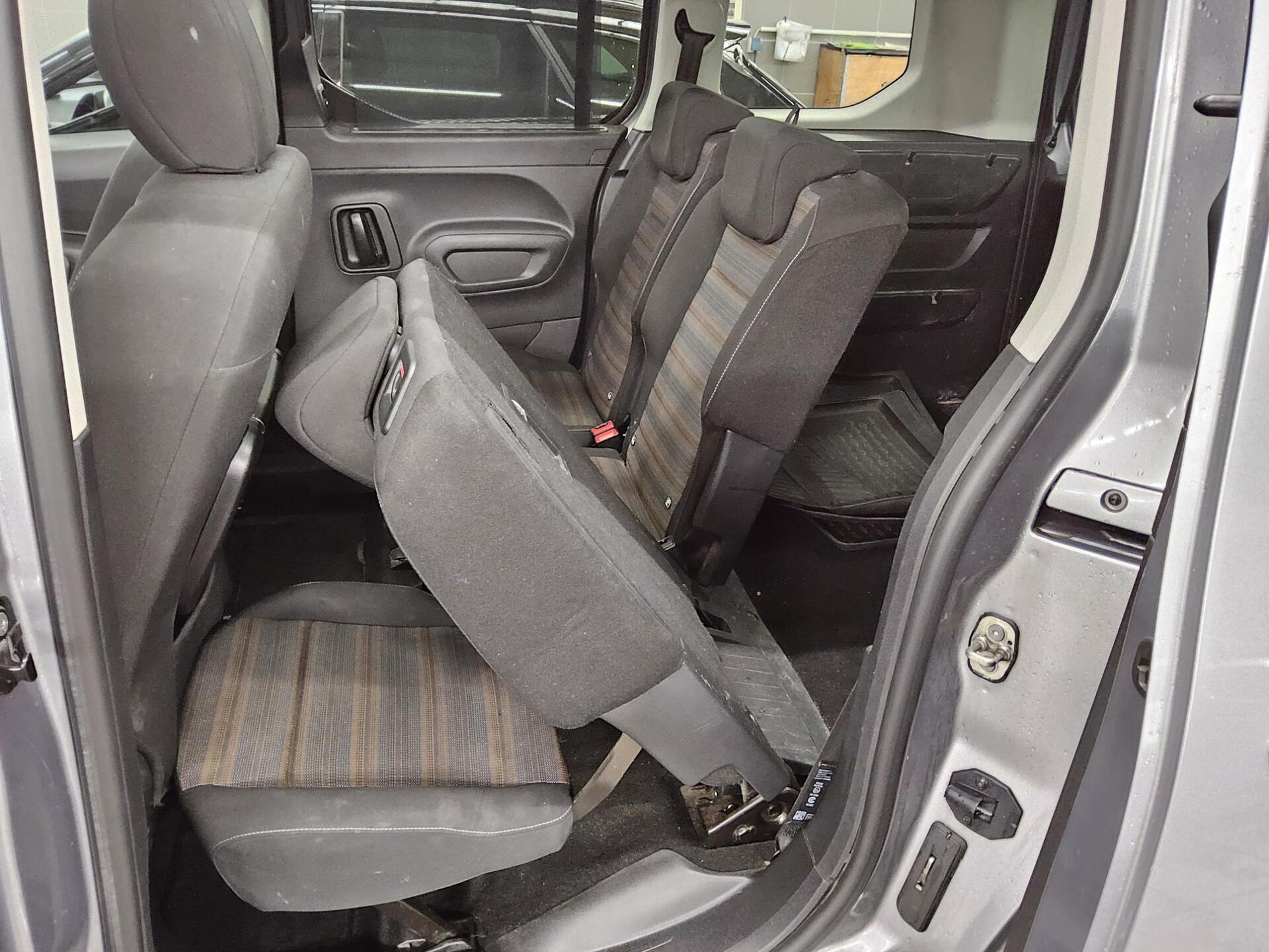 Opel Combo Life 1.5 D Innovation Navi Shz HuD Pano 12