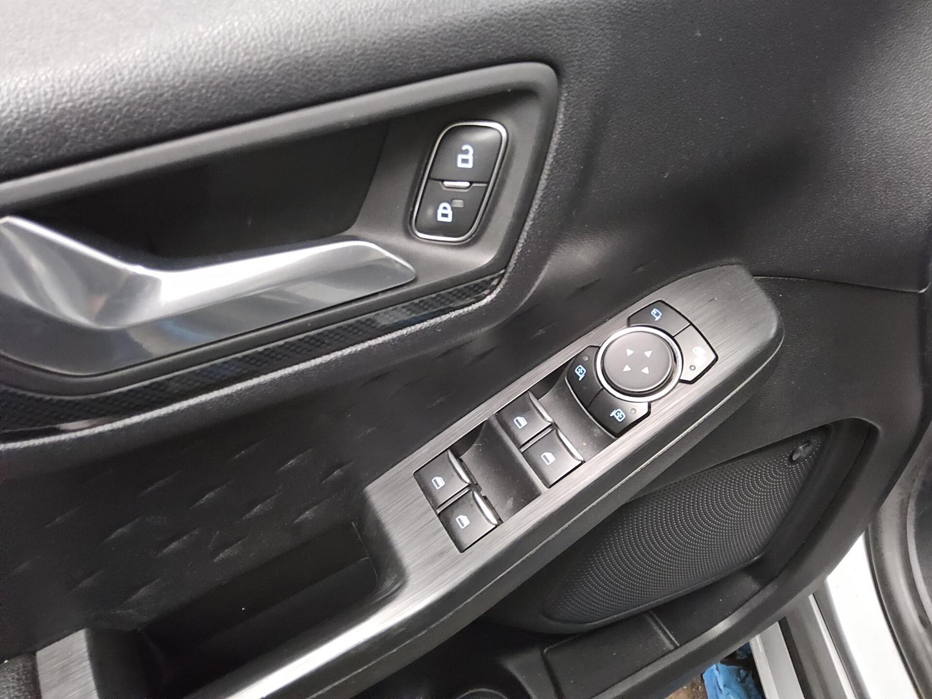 Ford Kuga 2.0 EB ST-Line Navi LED Shz AHK RfK 9