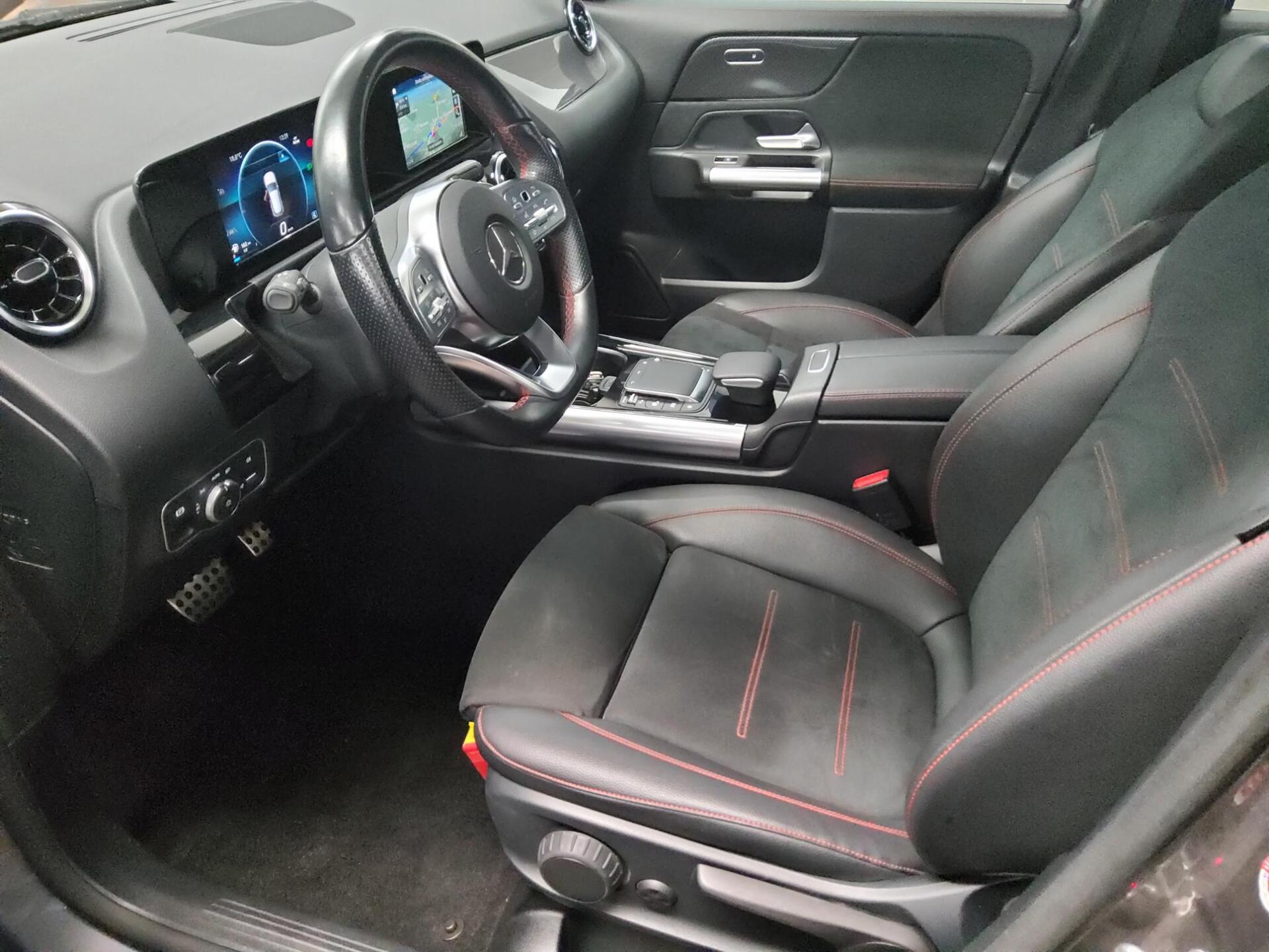 Mercedes-Benz GLA 220 d AMG-Line Navi LED MBUX AHK RFK 9