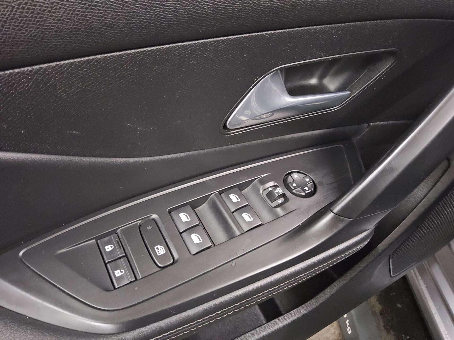 Peugeot 308 1.6 Allure Navi LED T-Leder 360° 10